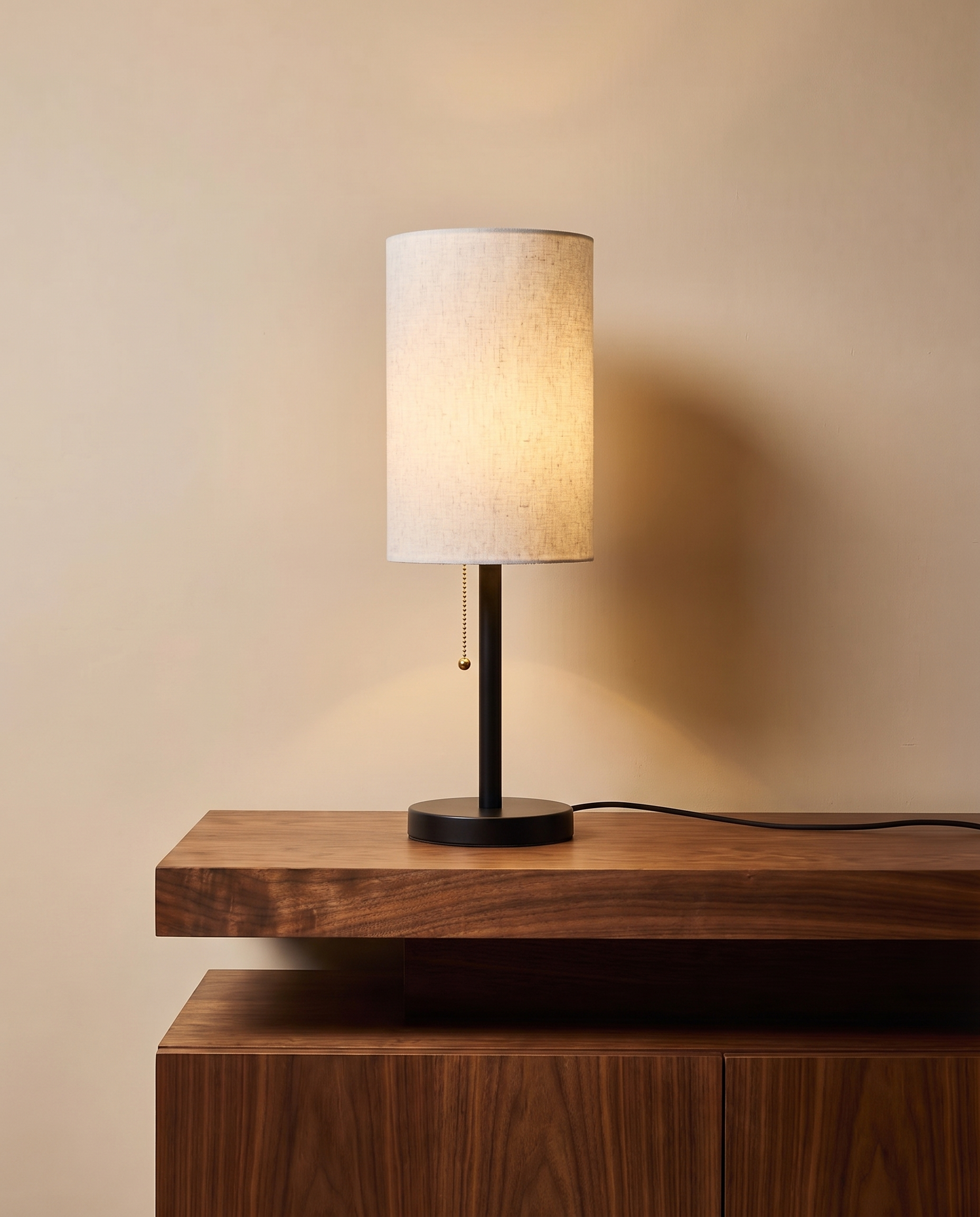 Black table lamp, detail