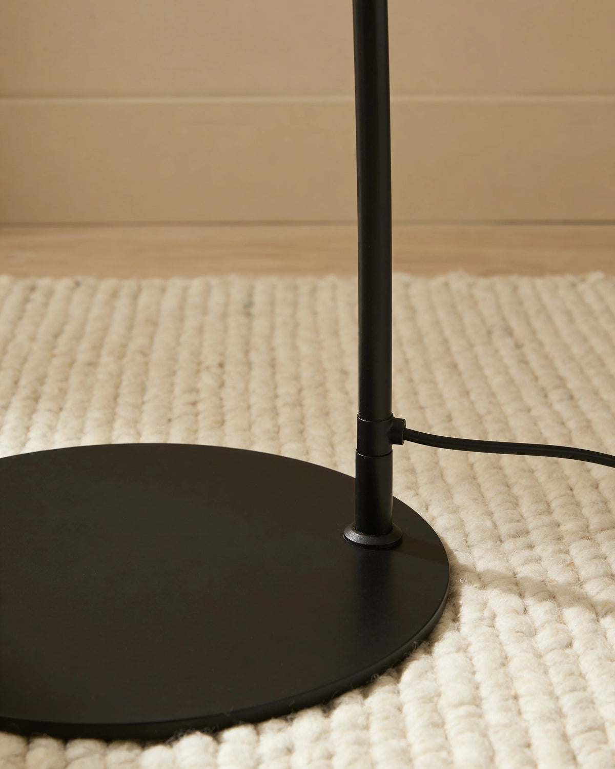 Arco black and white arc floor lamp, close-up detail