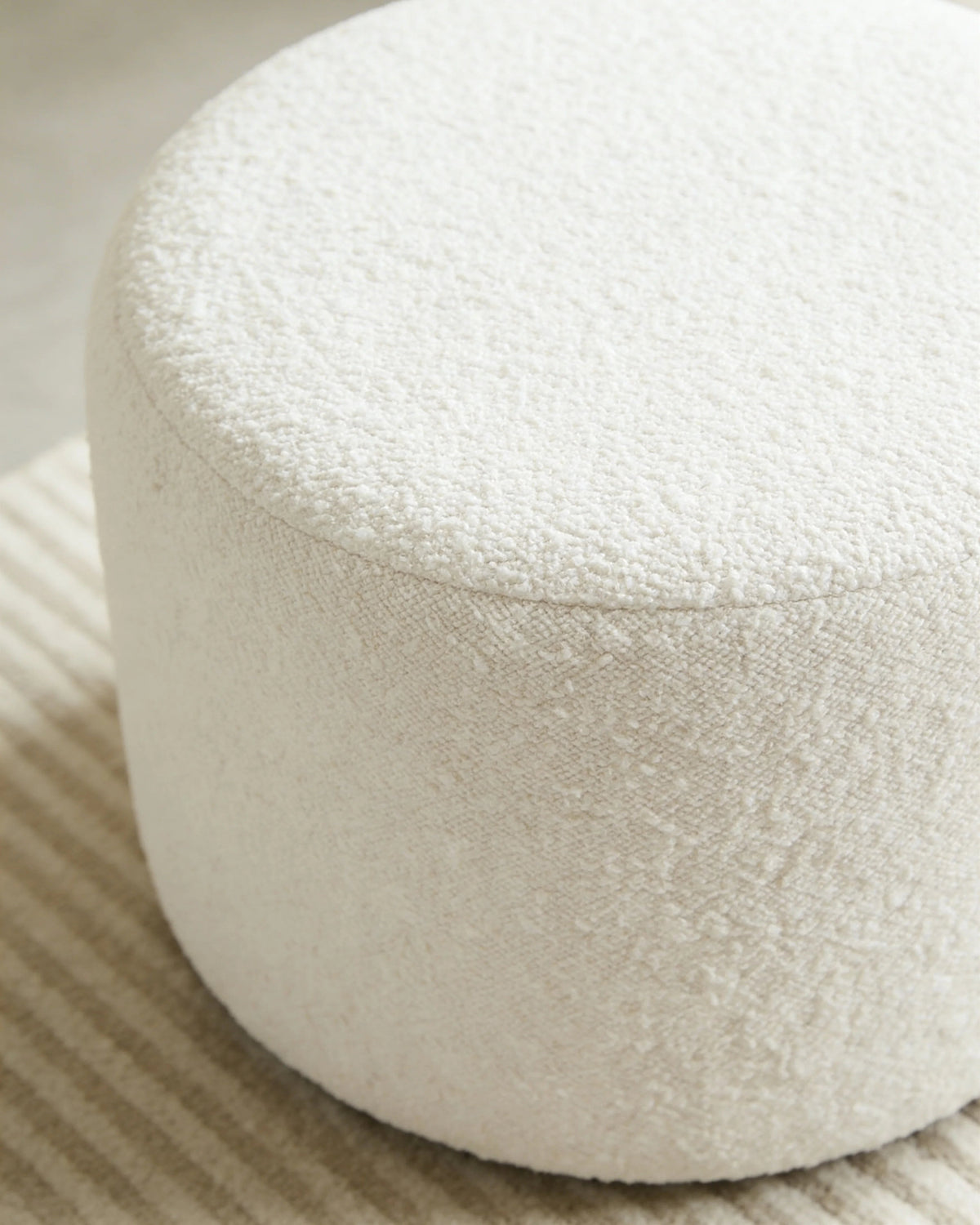 Aria round pouf, side view