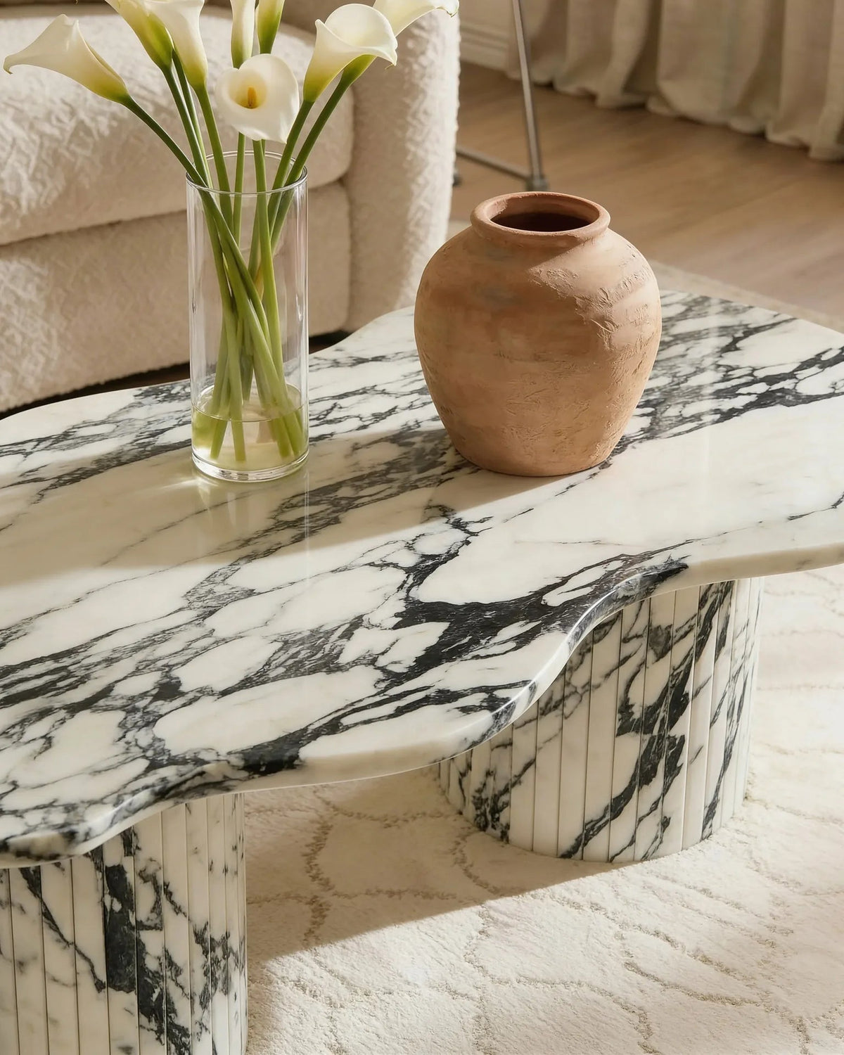 Atlanta Arabescato coffee table, close-up of the grey veining