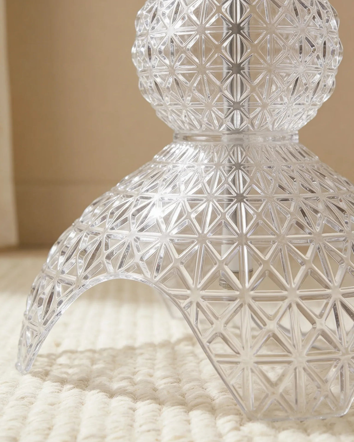 Bella wine-glass crystal floor lamp, close-up detail