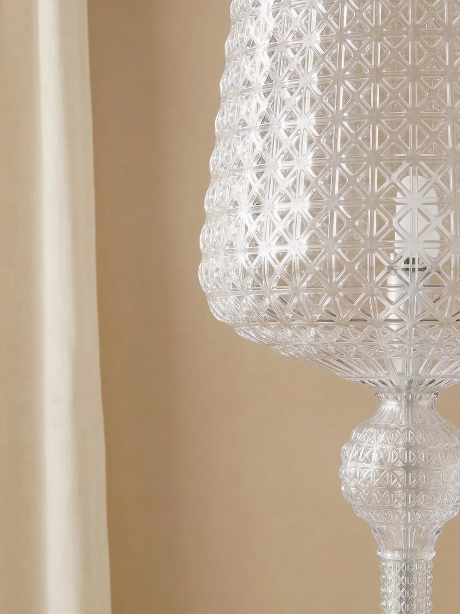 Crystal floor lamp in a Dubai living room