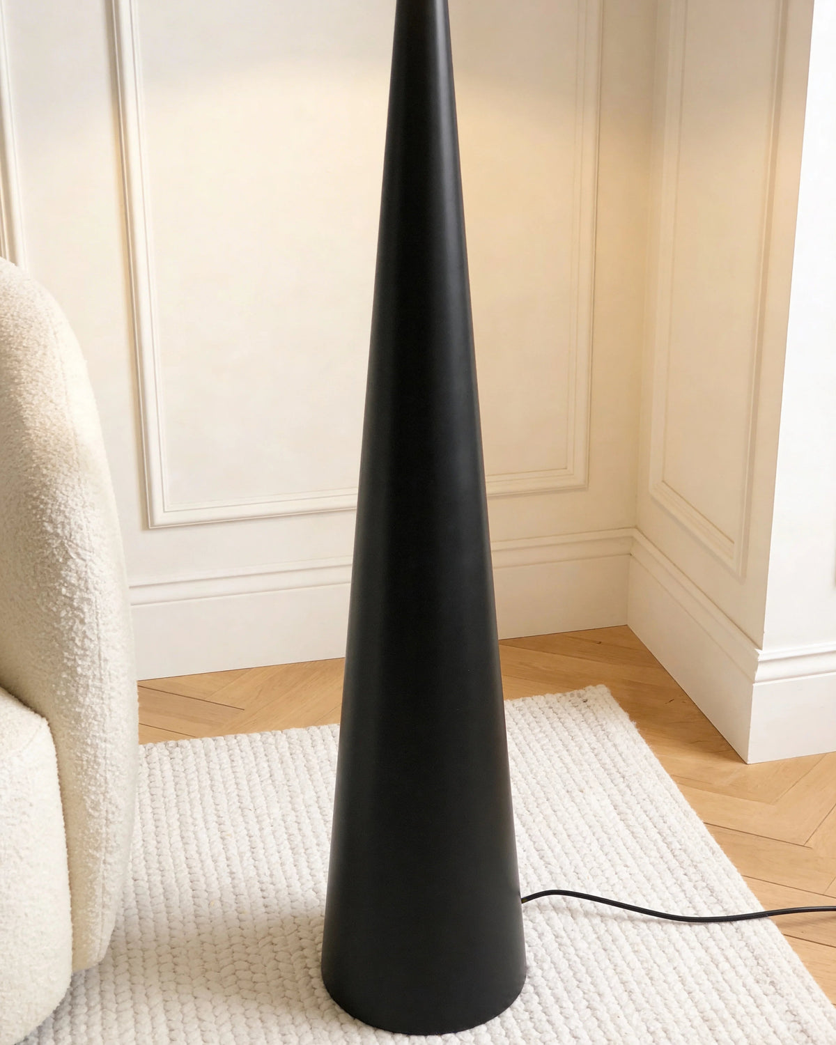 Black Montenegro floor lamp, close-up detail
