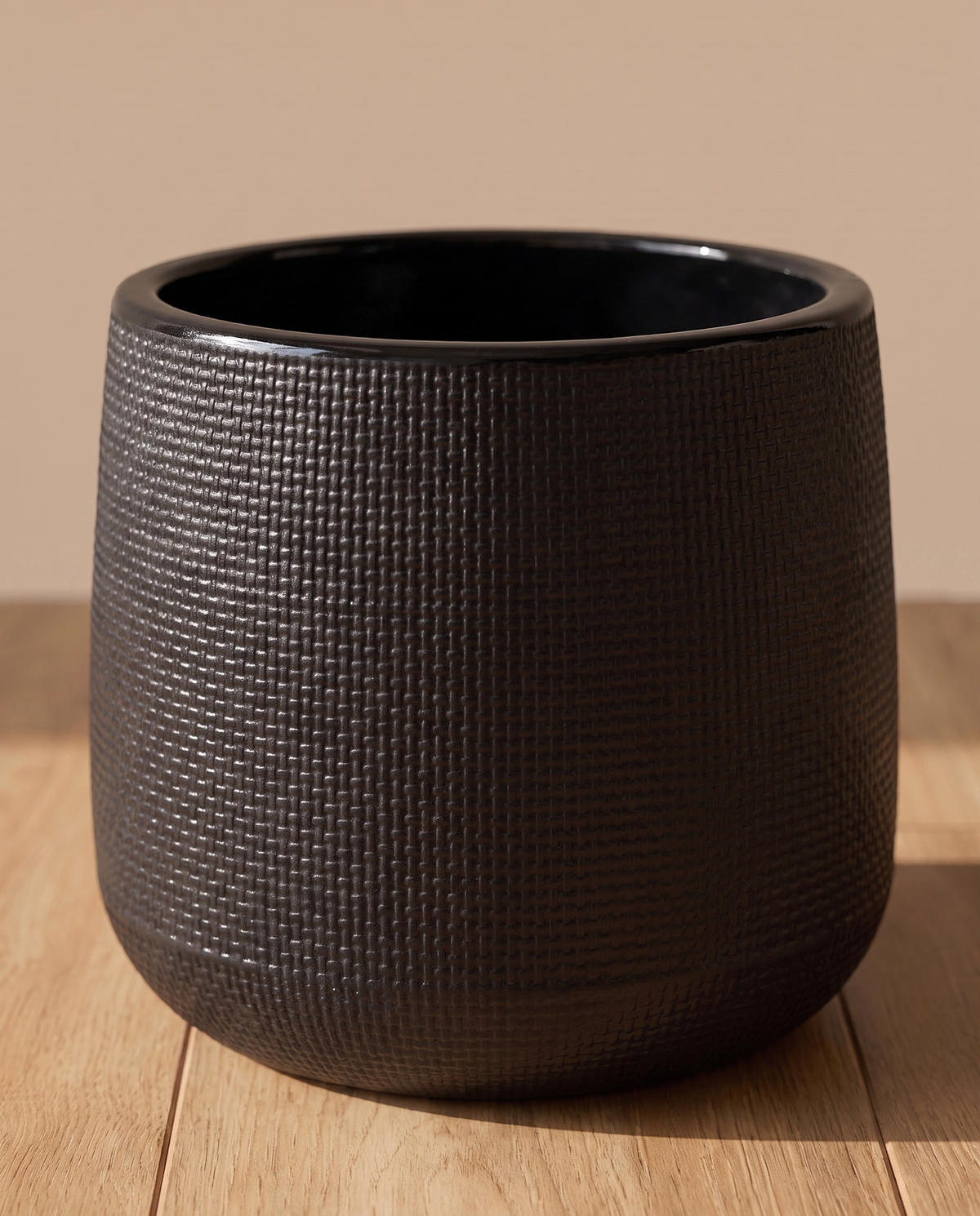 Black Round Textured Plastic Flower Pot - 23 cm
