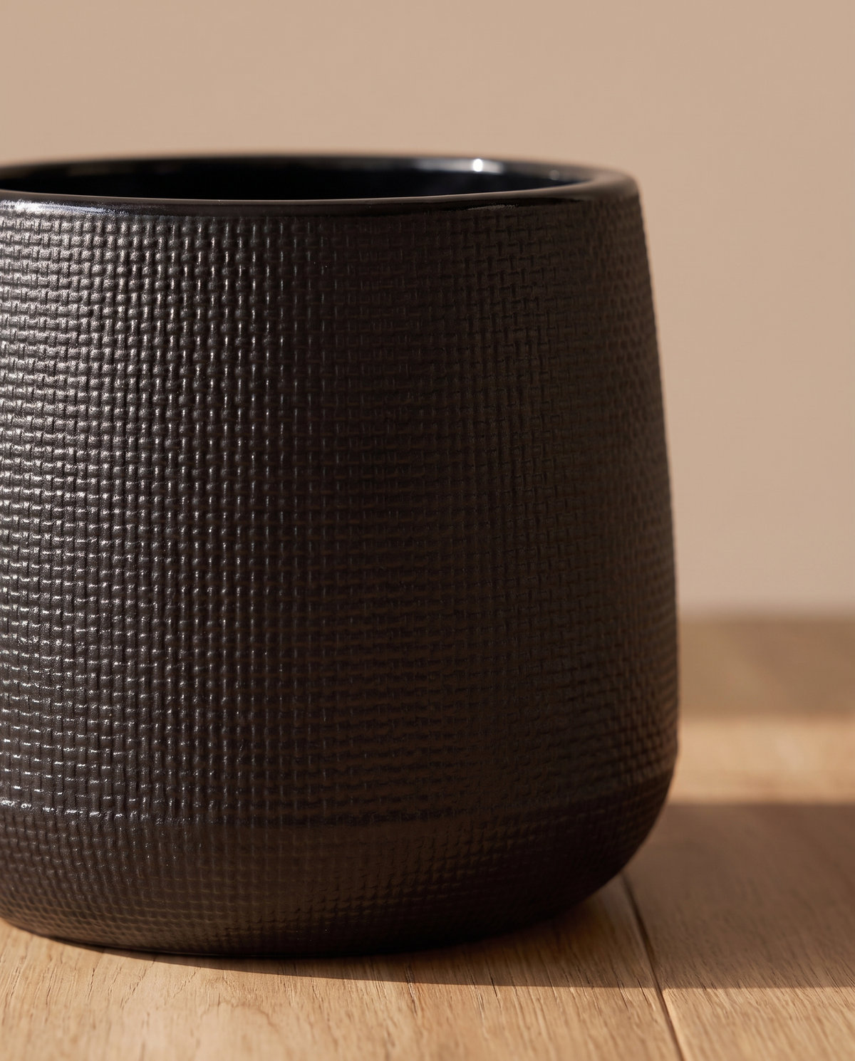 Black Round Textured Plastic Flower Pot - 23 cm