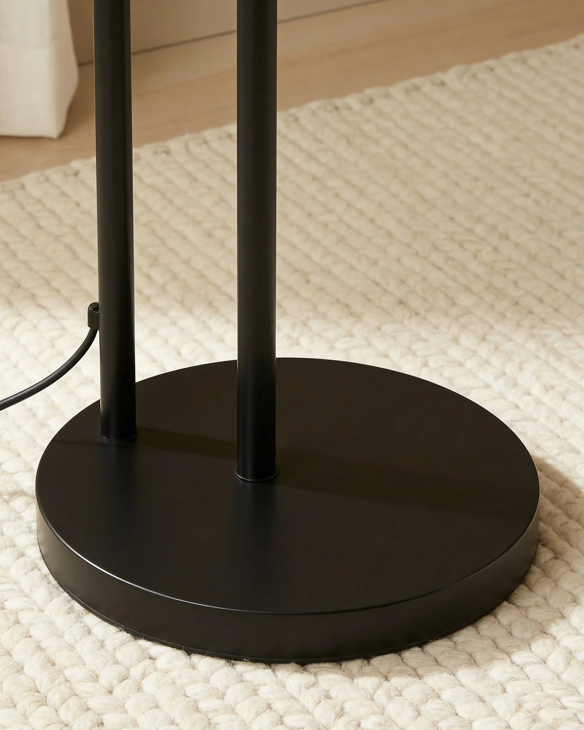 Caspien black arc floor lamp with table, close-up detail