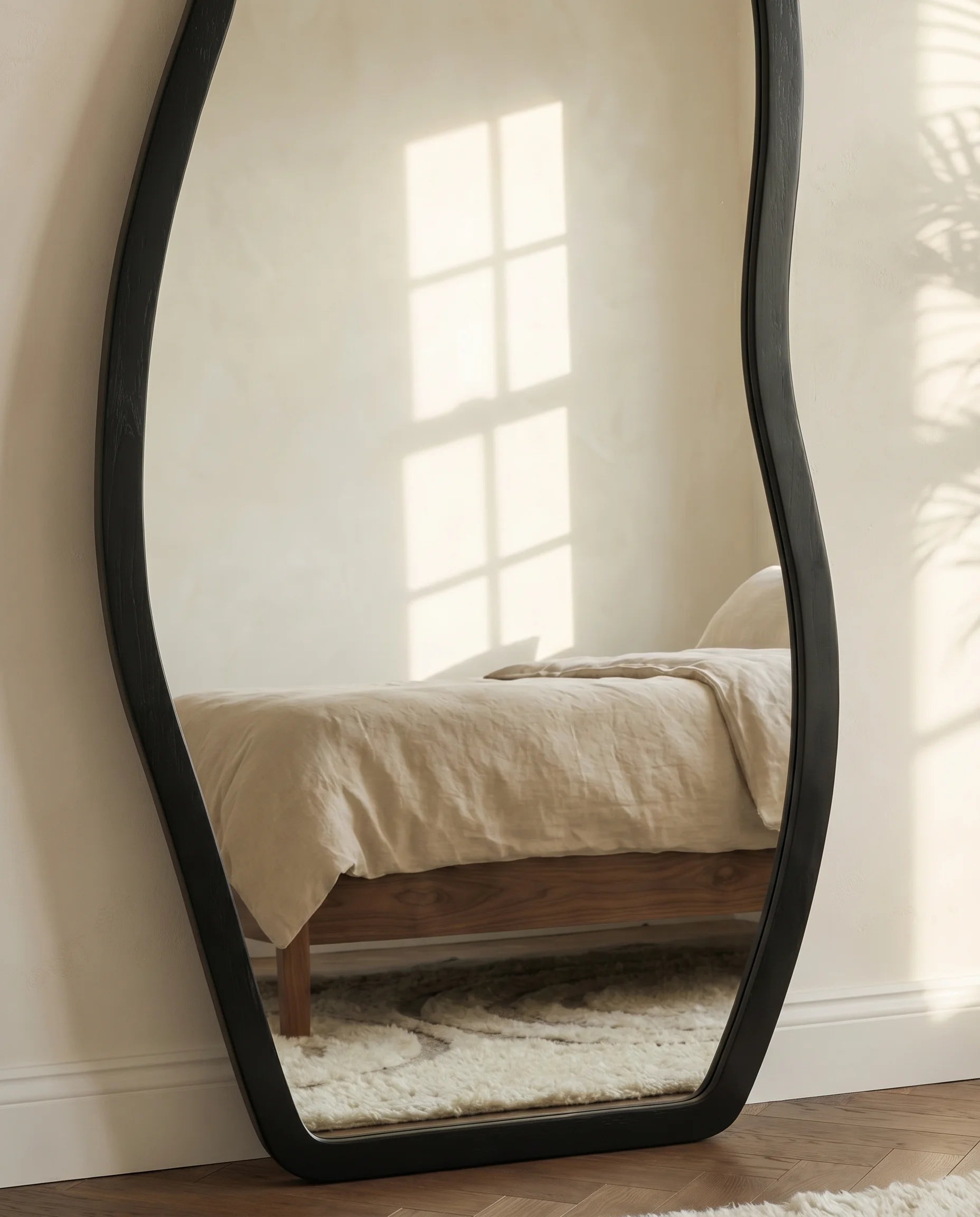 Cassie black irregular floor mirror, close-up of the slim frame
