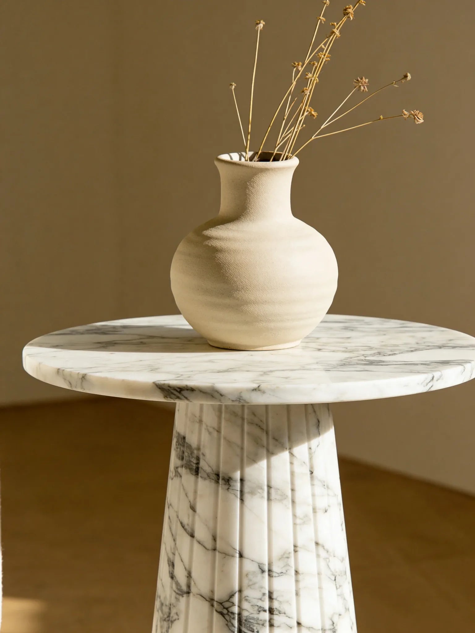 Classic Arabescato marble side table in a Dubai living room