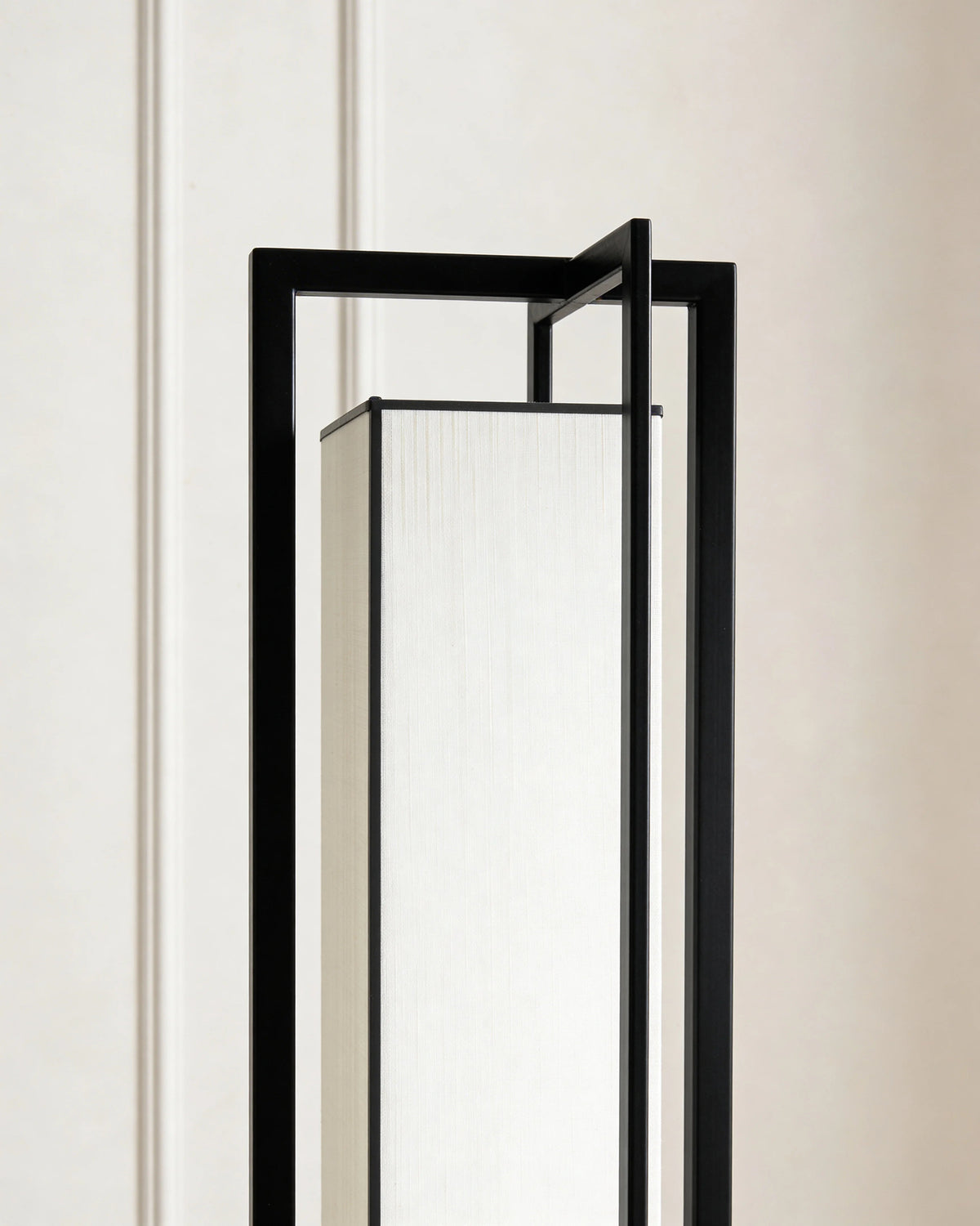 Geometric floor lamp in a Dubai living room
