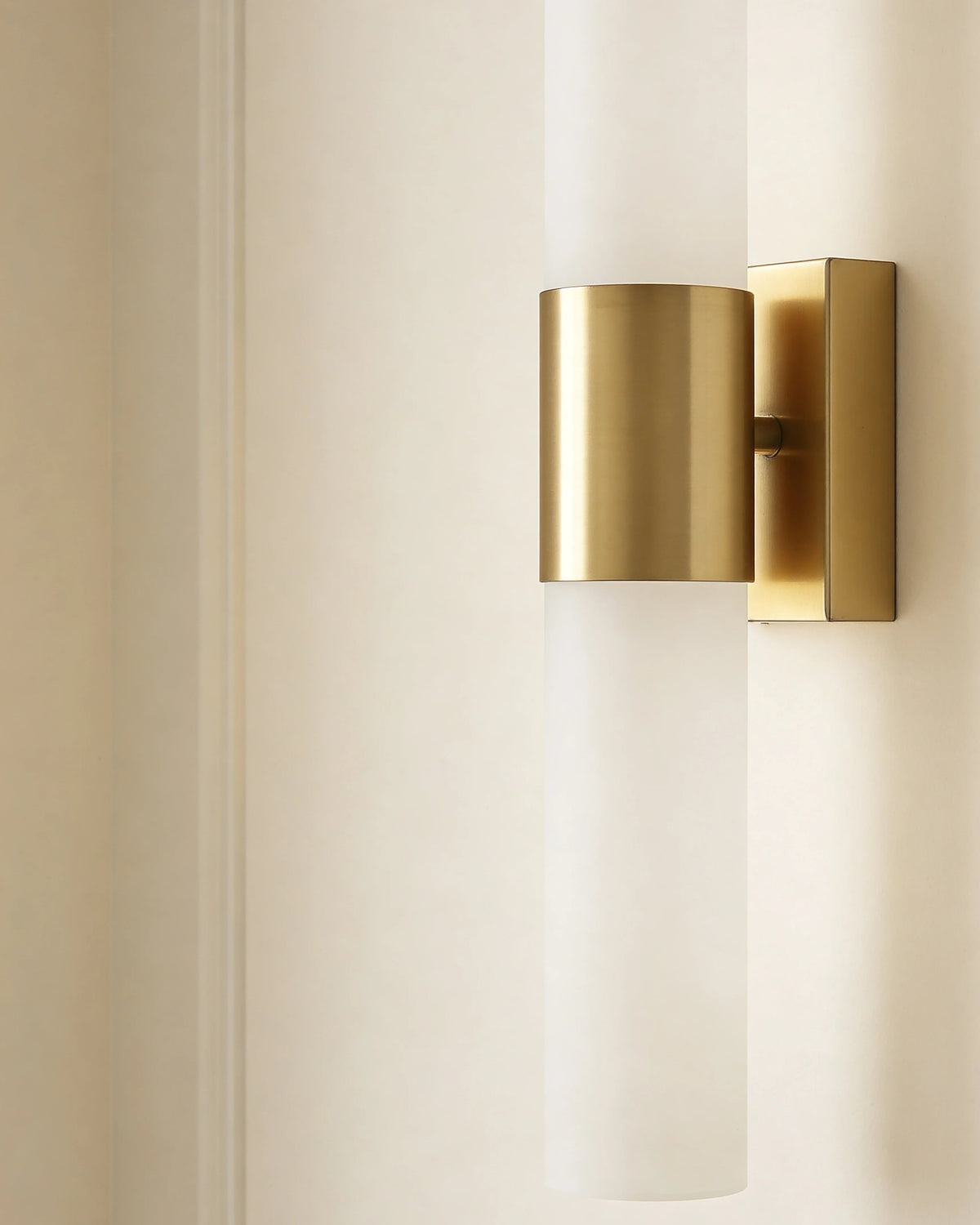 Hampton Nordic gold wall sconce, close-up detail