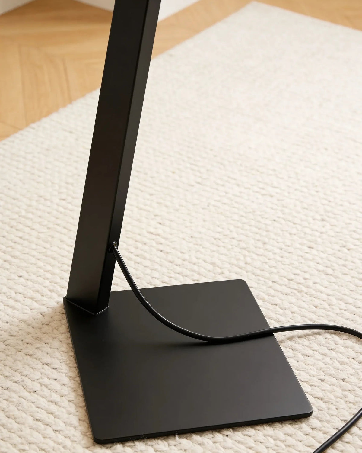 Henley geometric arched floor lamp, close-up detail