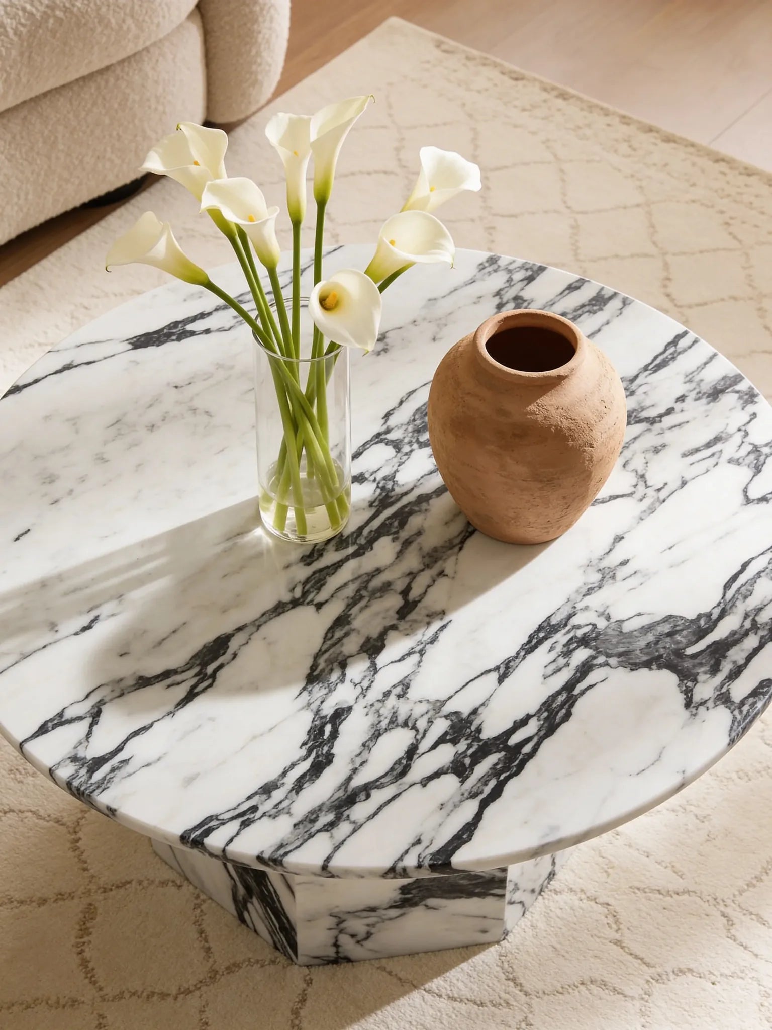 Hexagon Arabescato marble coffee table in a Dubai living room