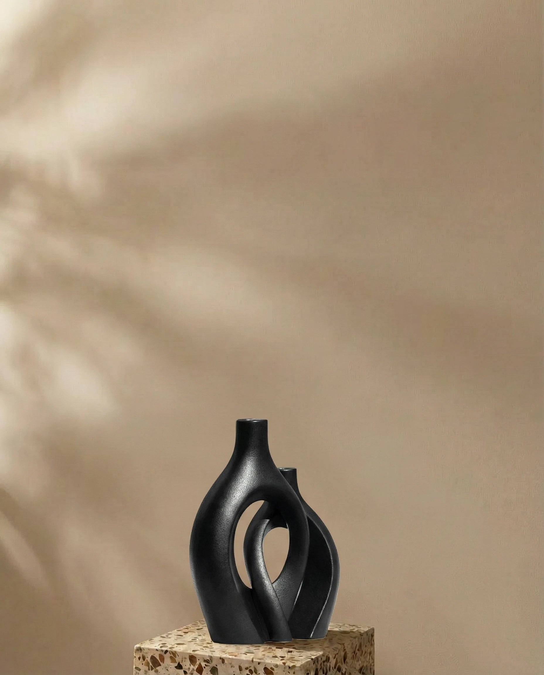 Hollow Snuggle Black Ceramic 2 in 1 Vase Set