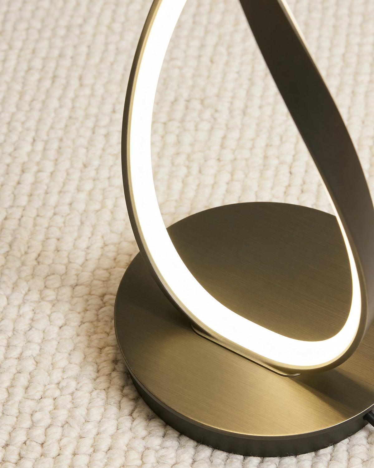 Luca black spiral floor lamp, close-up detail