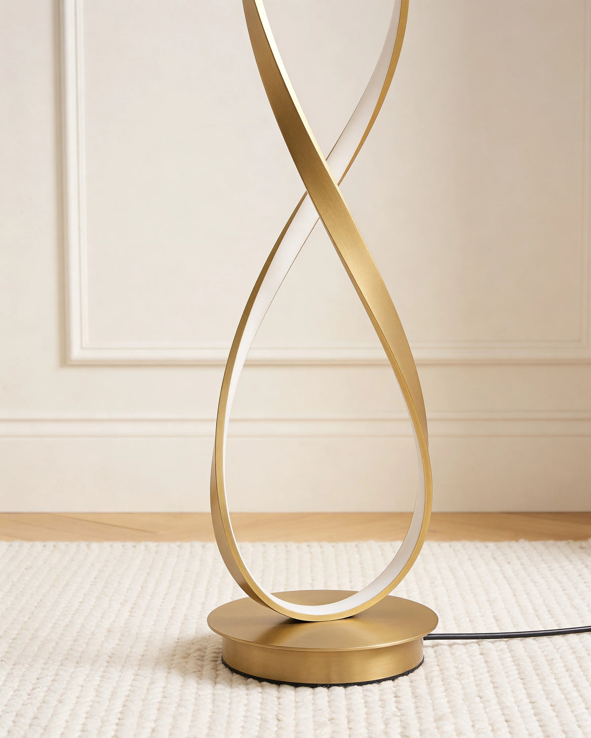 Luca gold spiral floor lamp, close-up detail