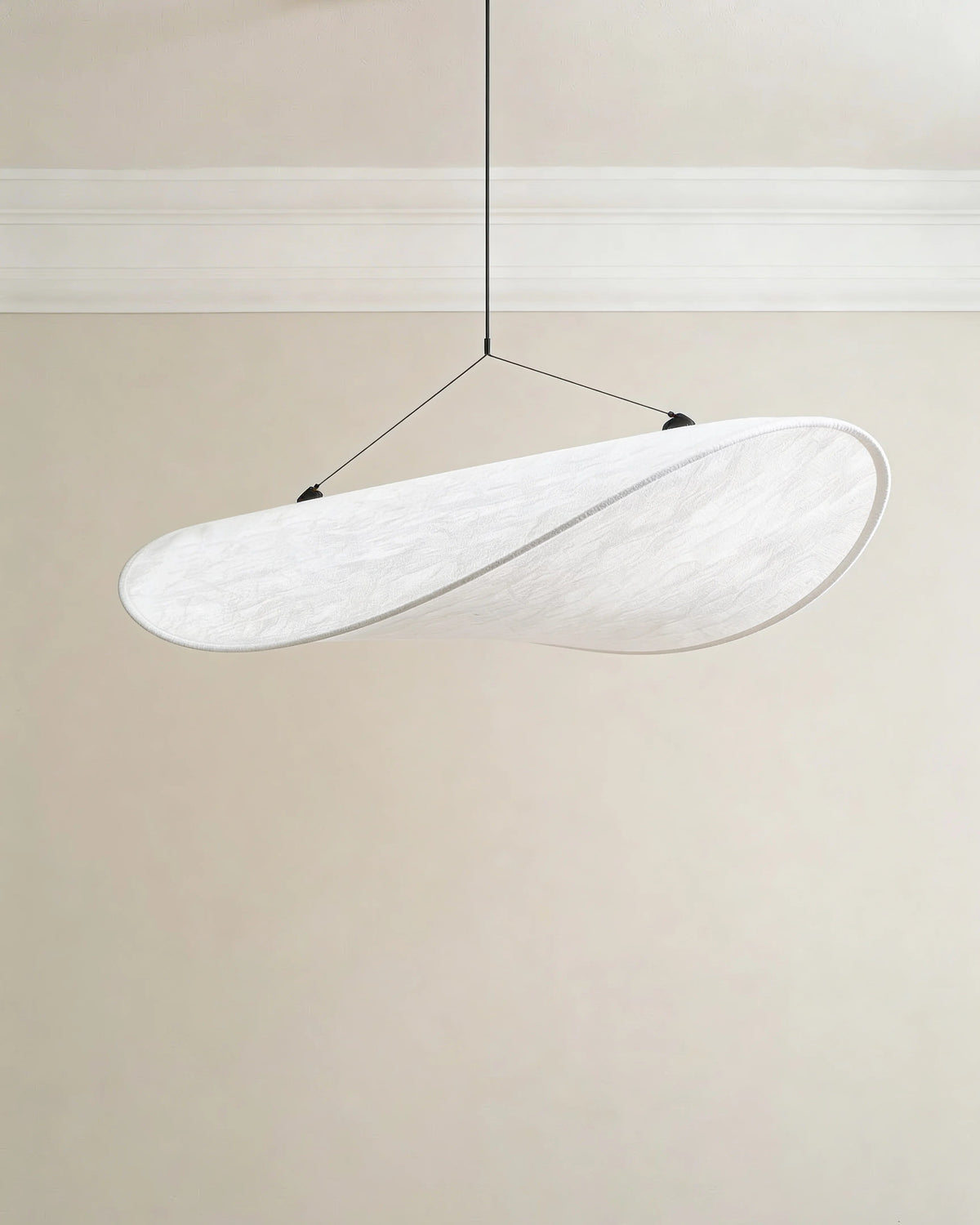Silk-wave pendant light in a Dubai living room