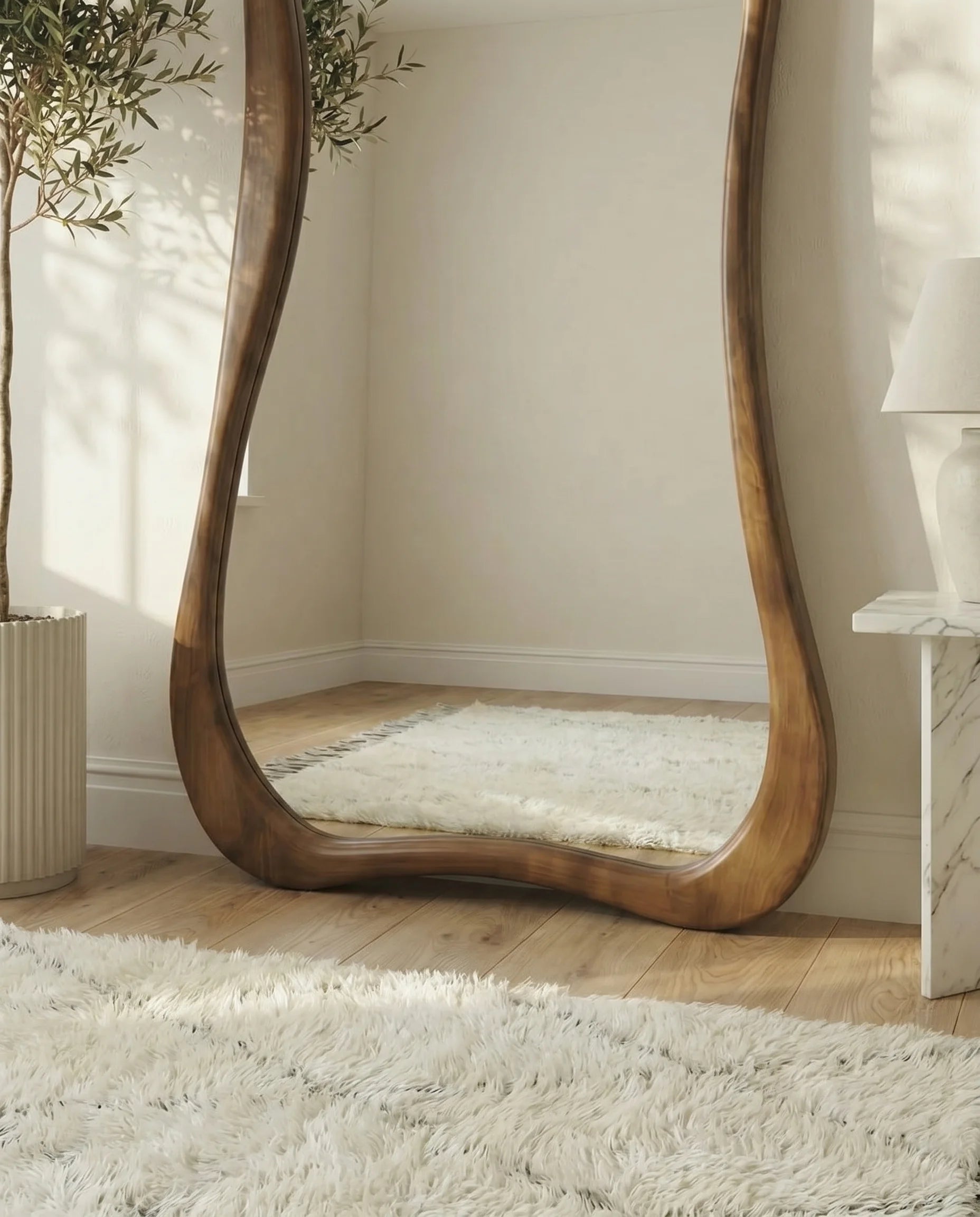 Sally curved dressing mirror, close-up of the wood-look frame