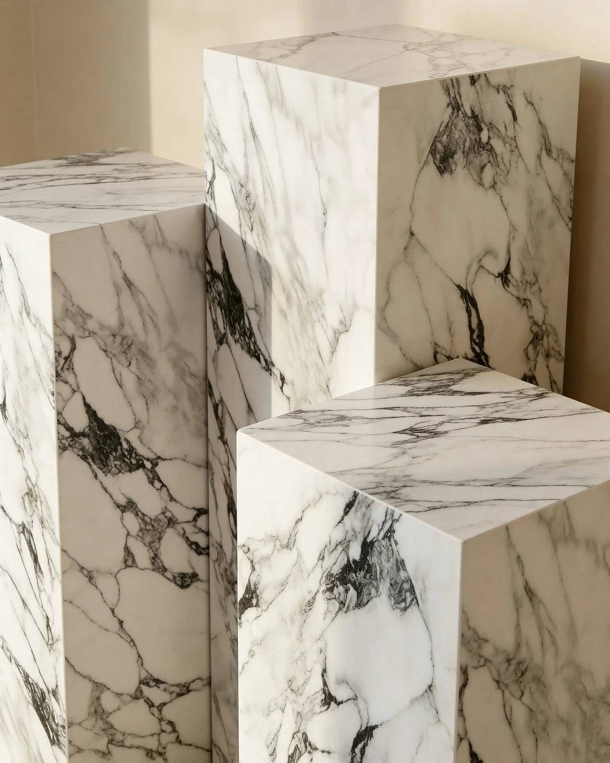 Arabescato marble plinth, close-up of the grey veining