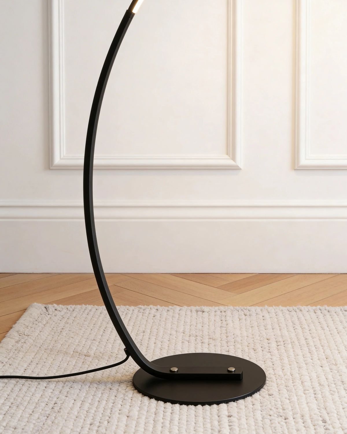 Siyan retro curve LED floor lamp, close-up detail
