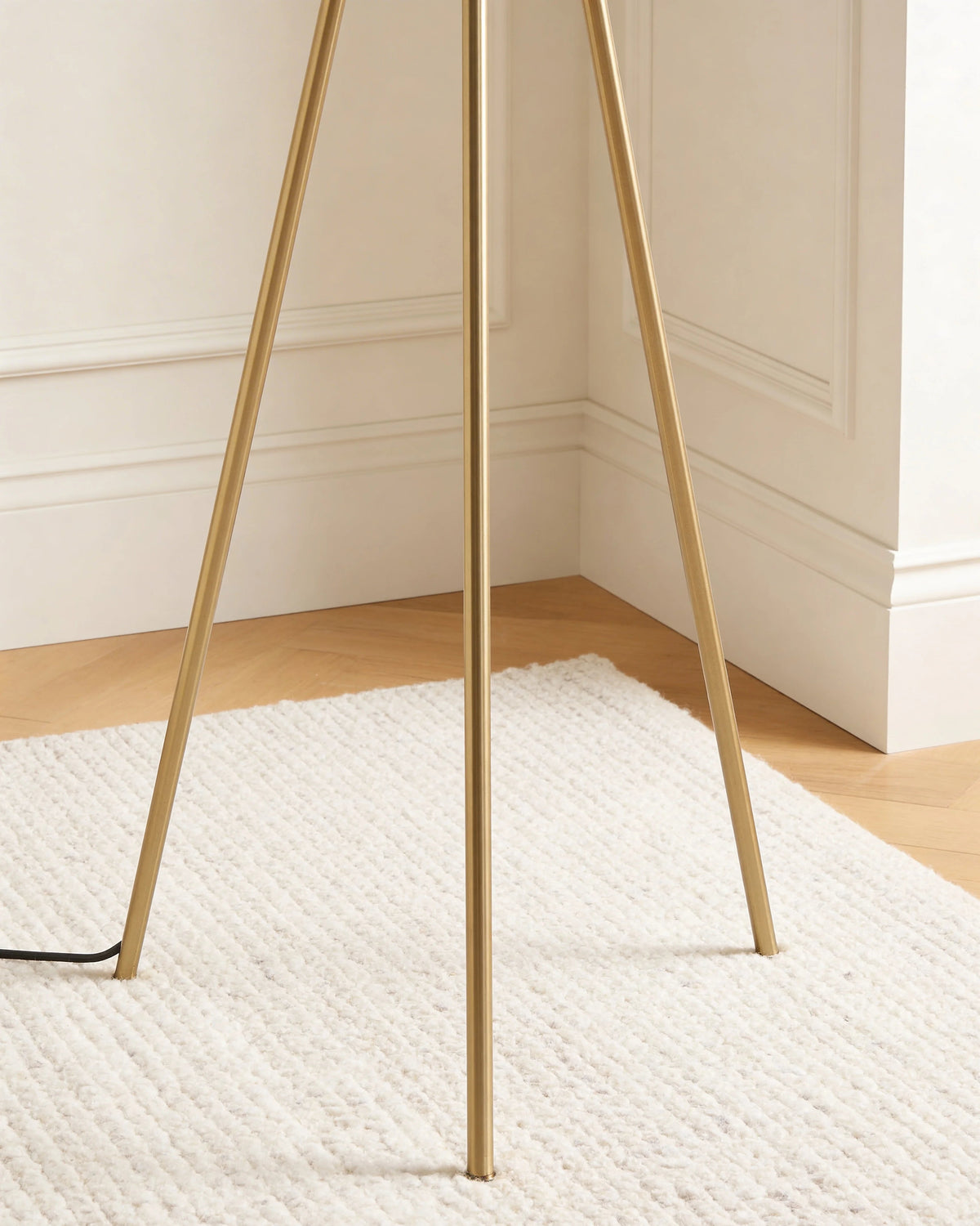 Sona classic tripod floor lamp, close-up detail