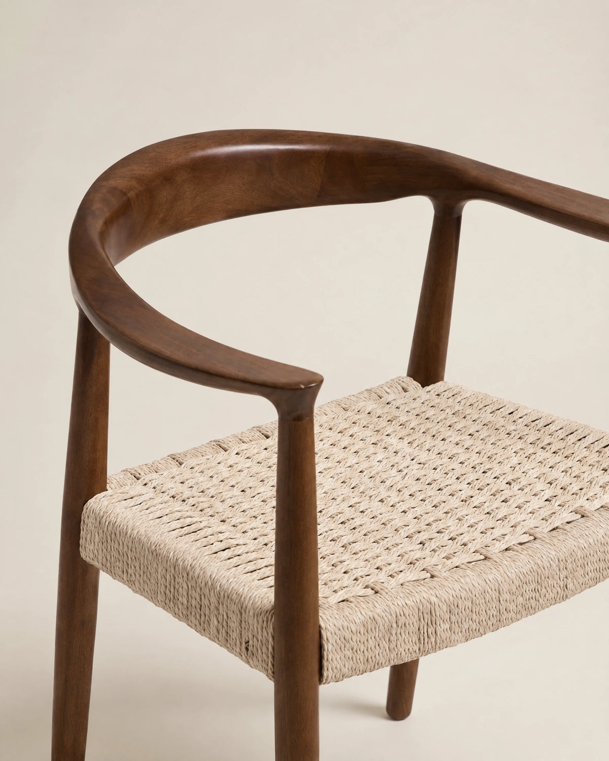 Rubberwood dining chair, close-up of the hand-knotted rope seat