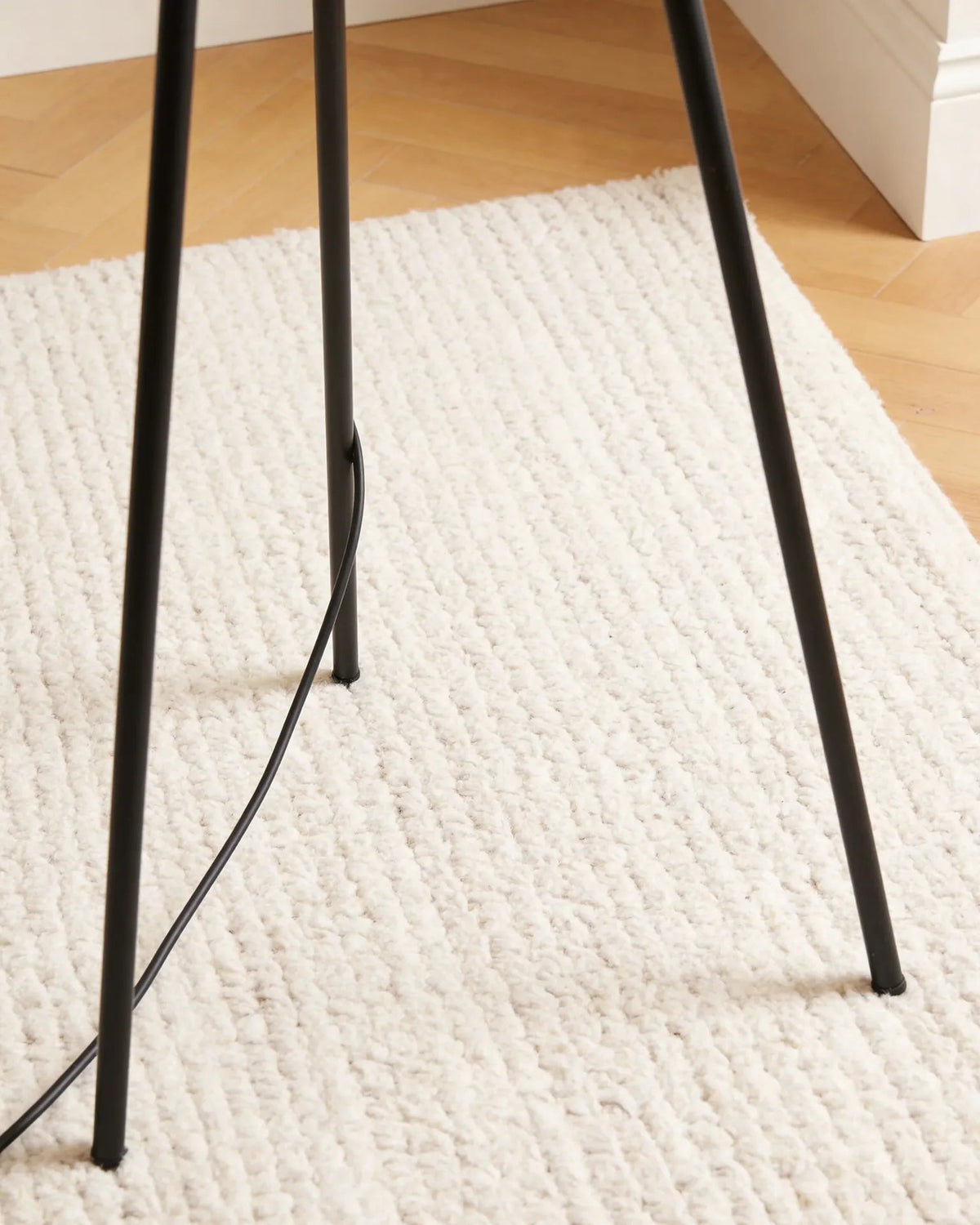 Superloon adjustable tripod floor lamp, close-up detail
