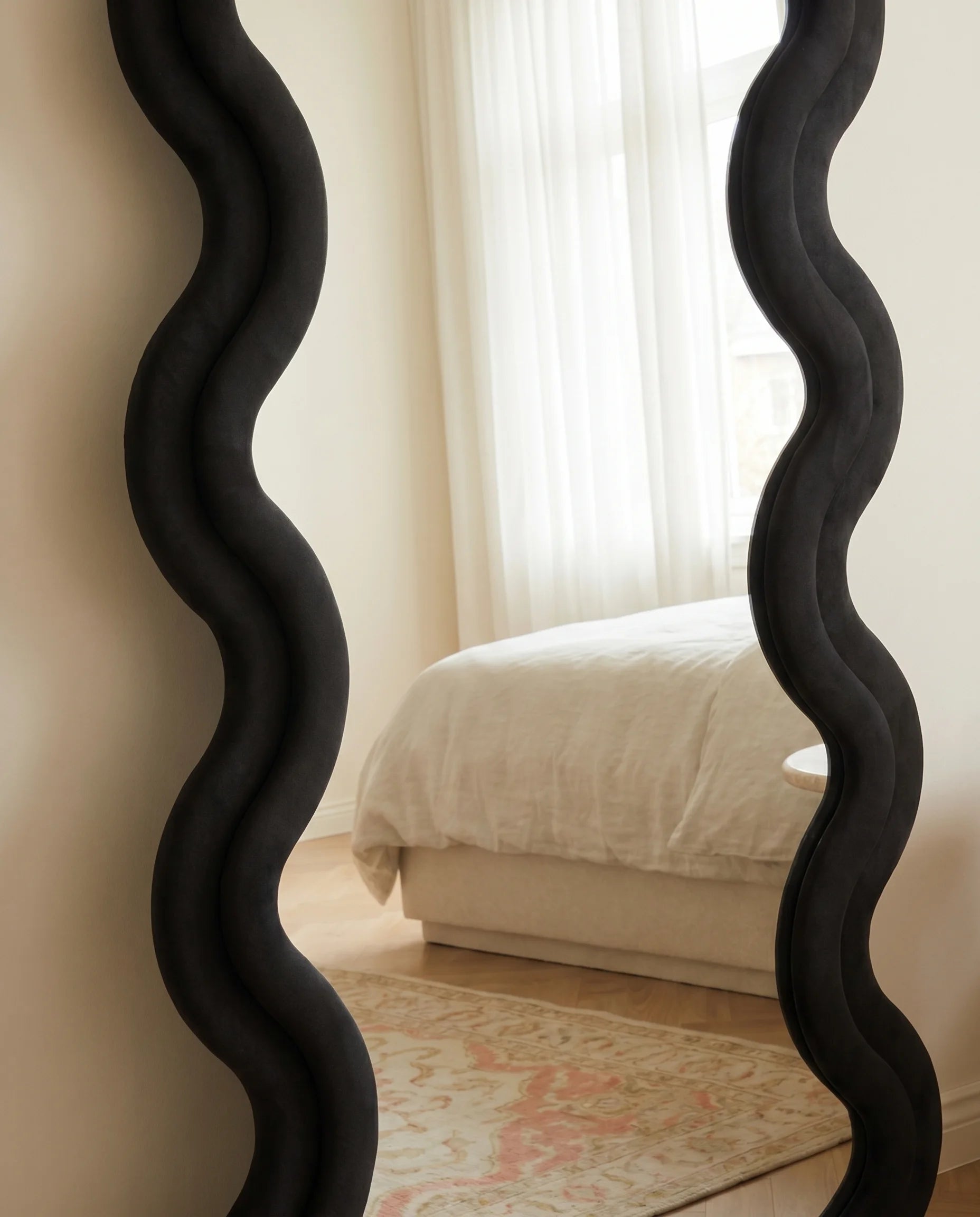 Vienna black wavy full-body mirror, close-up of the fabric frame