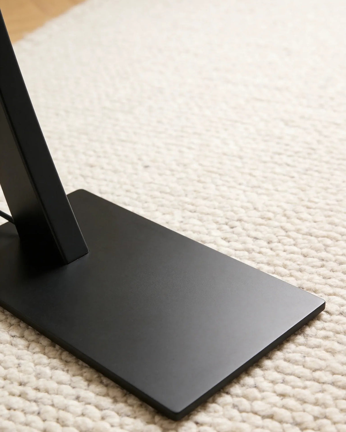 Ziya Nordic black arc floor lamp, close-up detail
