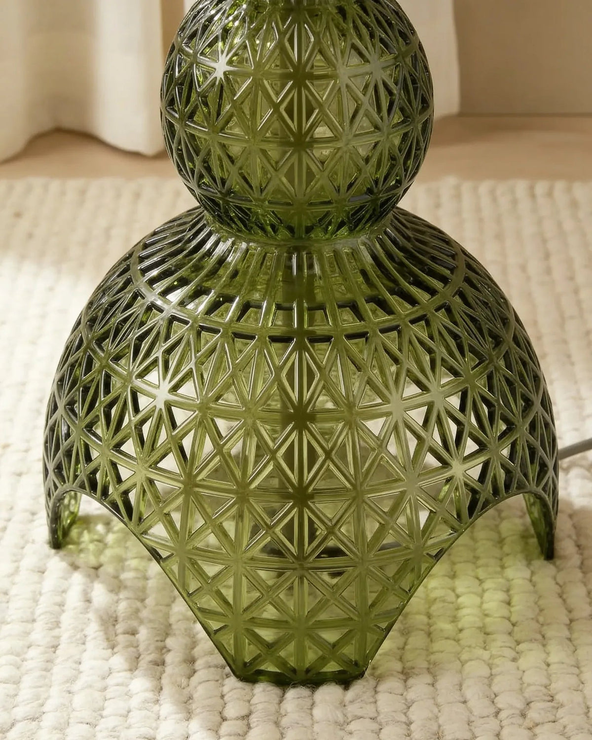 Zumra emerald green glass floor lamp, close-up detail