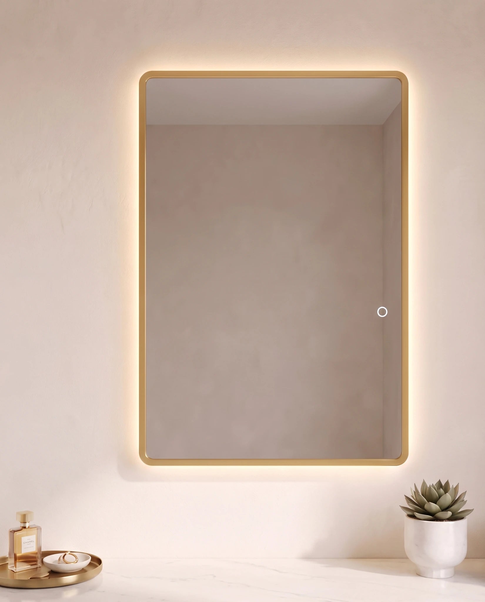 Faye gold backlit wall mirror, close-up of the backlit glow