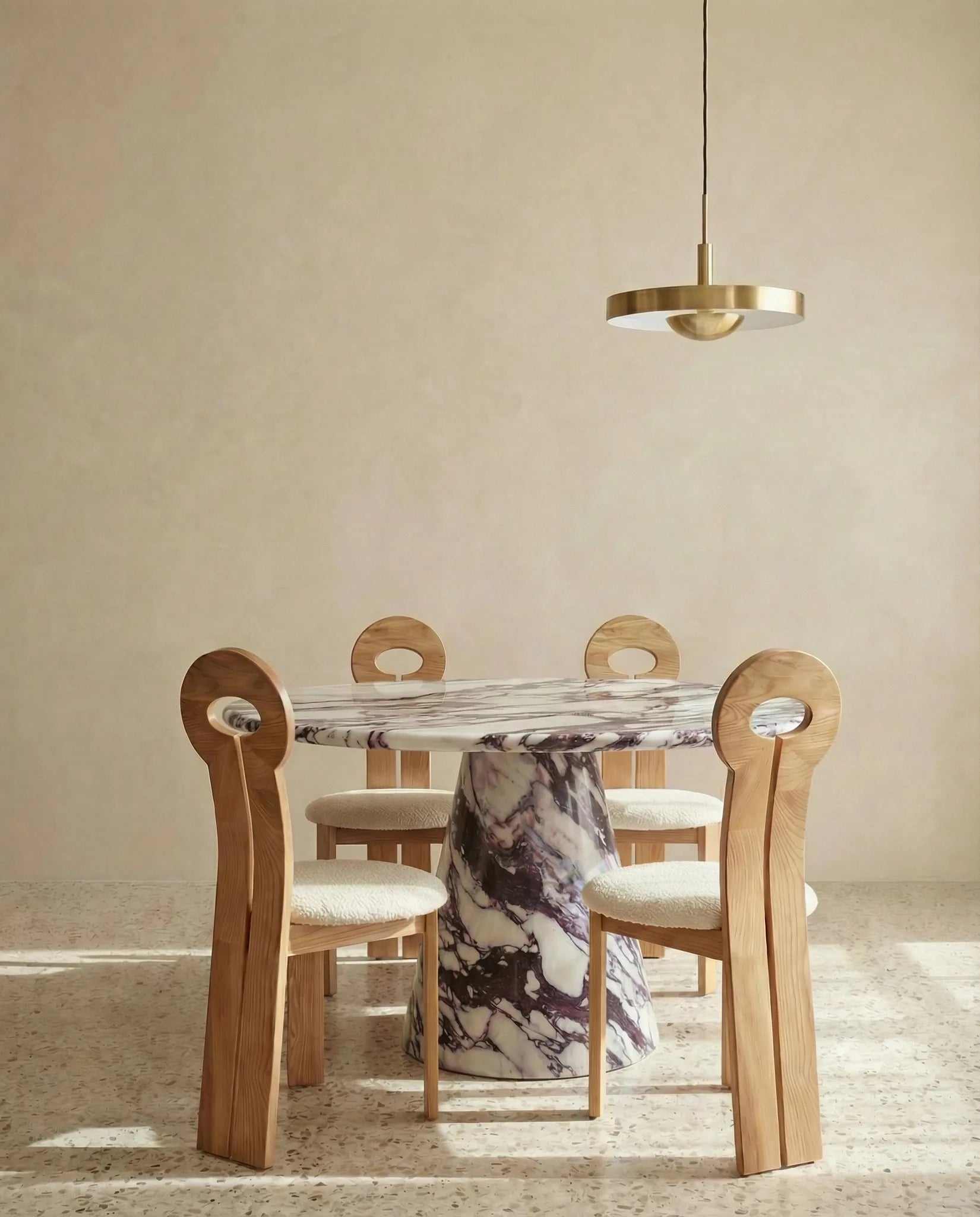 Round Calacatta dining table, close-up of the white marble veining