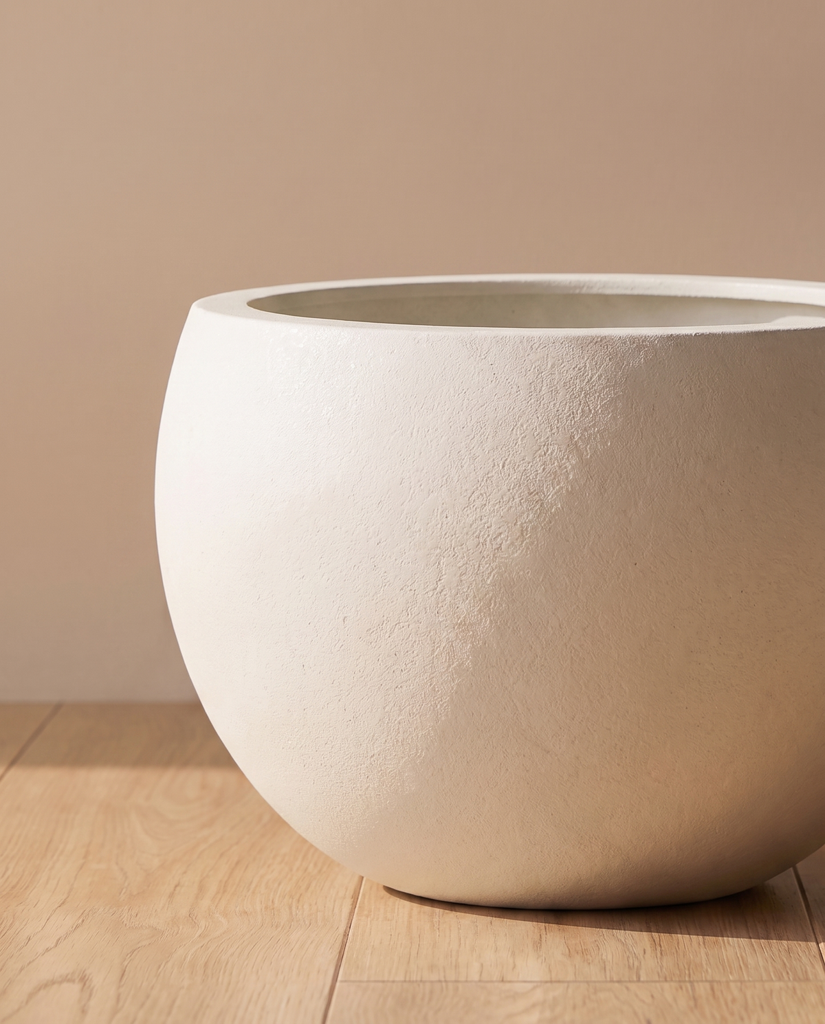 Curve Off-White Fiber Glass Pot – alternate view