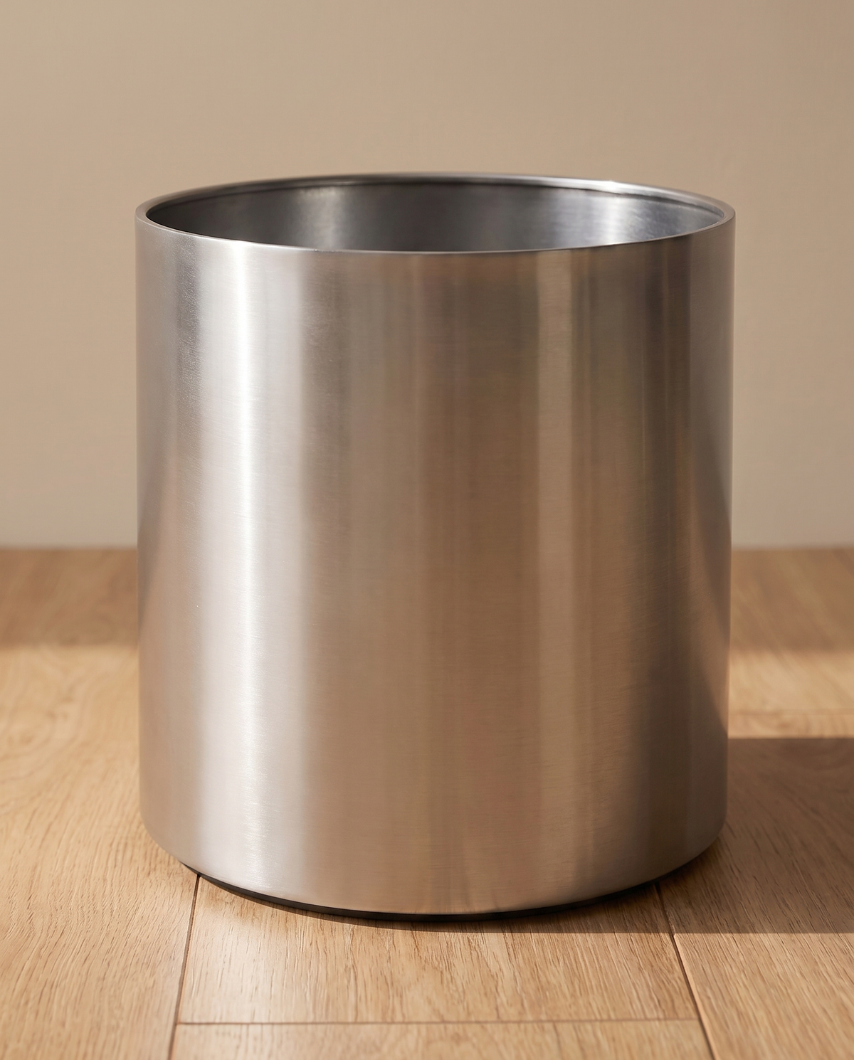 Silver Matte Metal Planter – alternate view