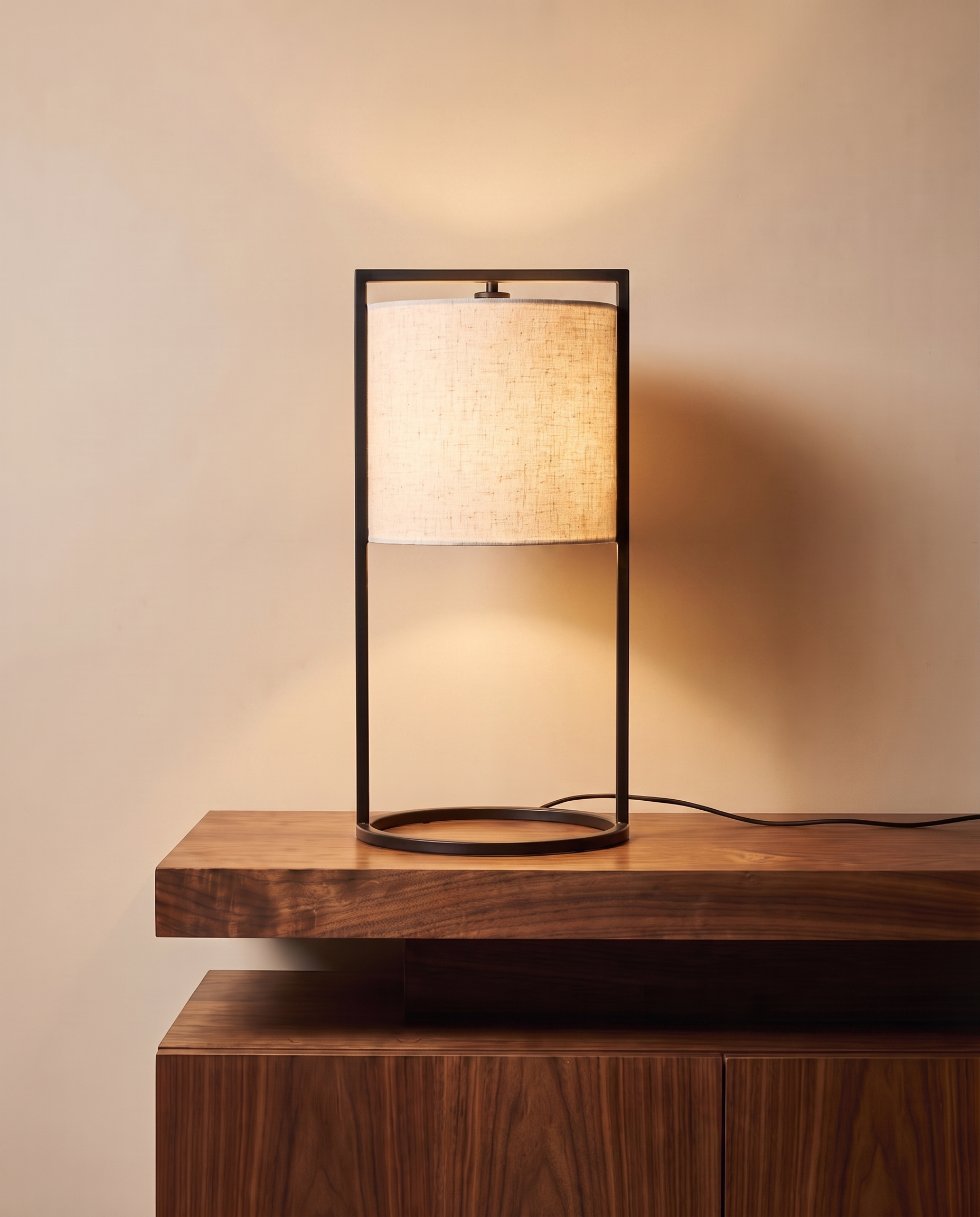 Eclipse black table lamp, detail
