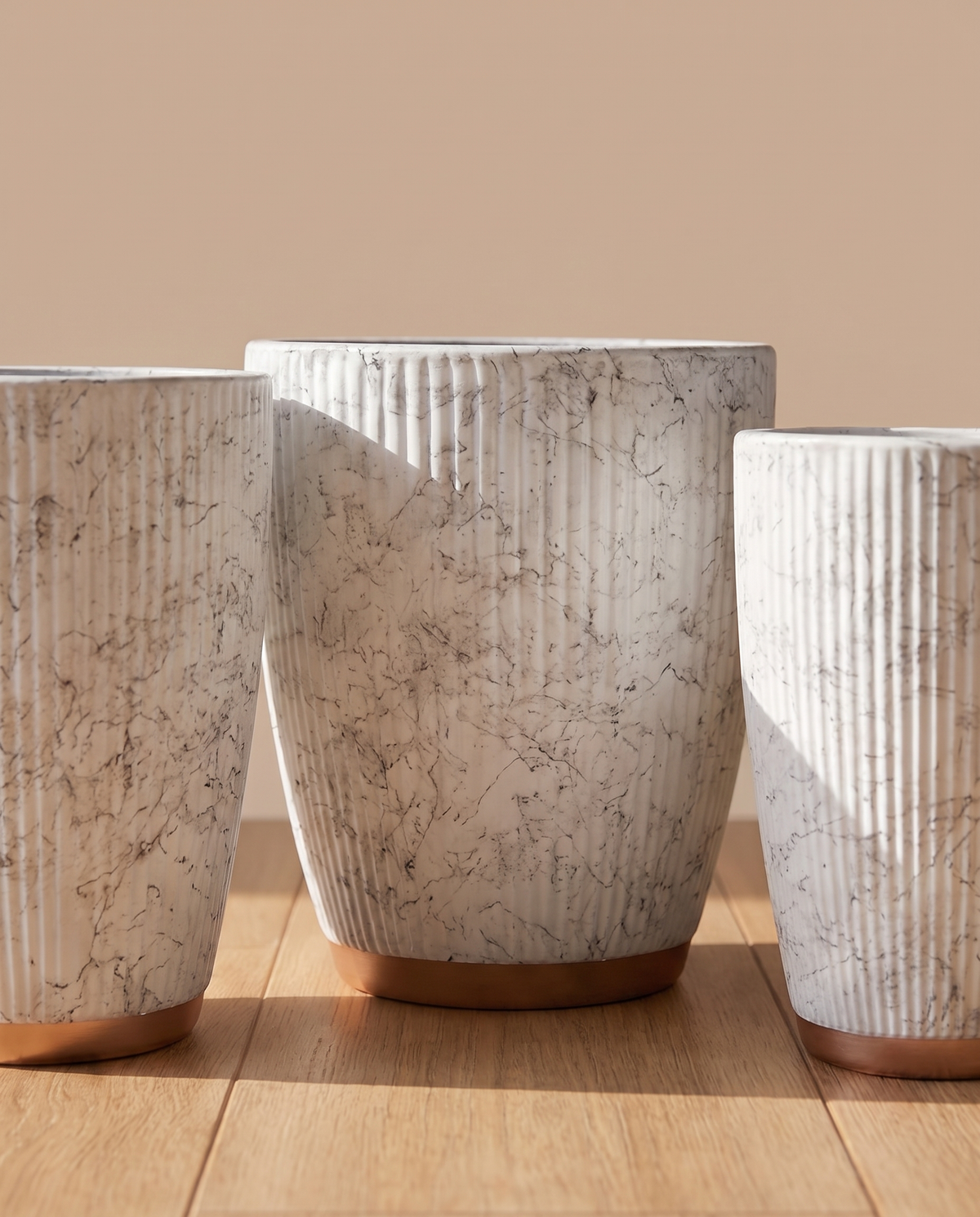 Ribbed Texture Marble Finish Ceramic Pot with Golden Base – detail view