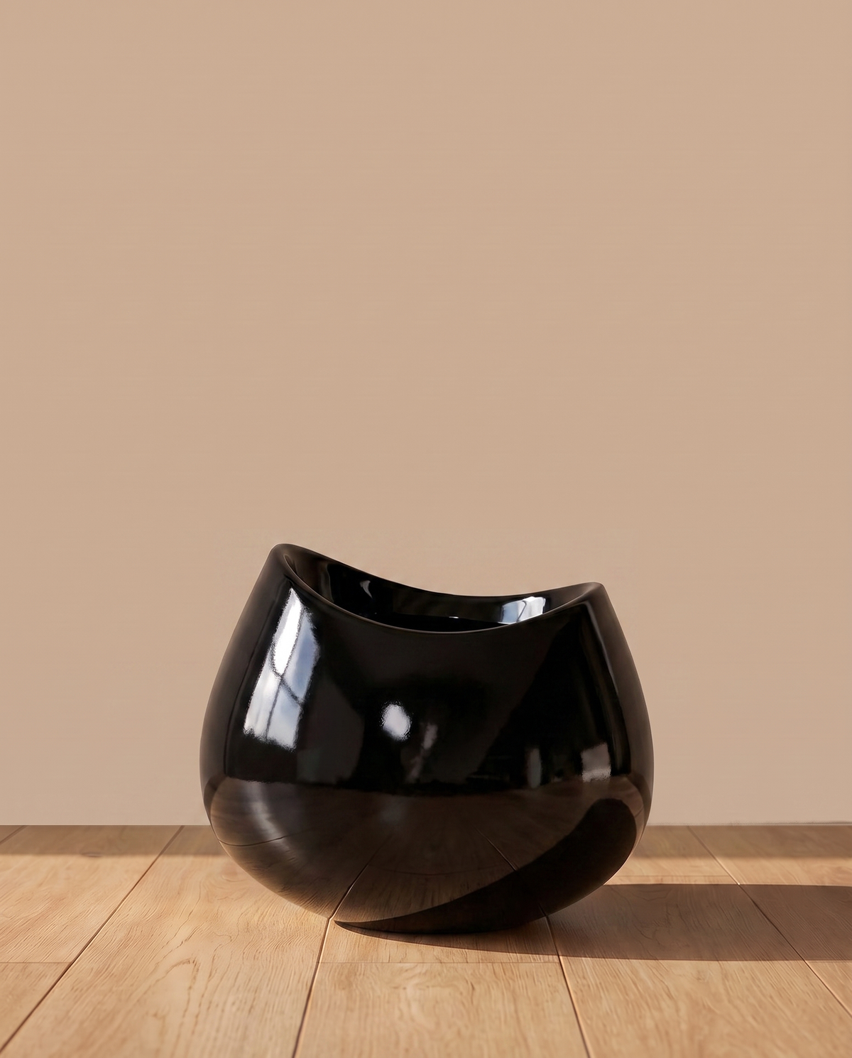 Black & White Sculpted Fiber Pot – black pot