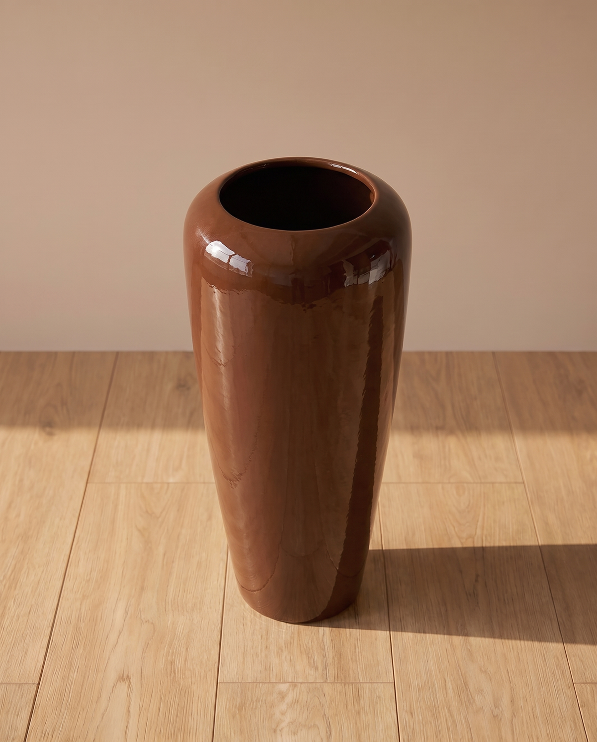 Mahogany Large Fiber Pot – detail view