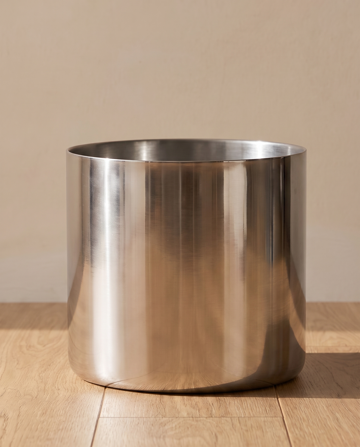 Silver Mirror Metal Planter – alternate view