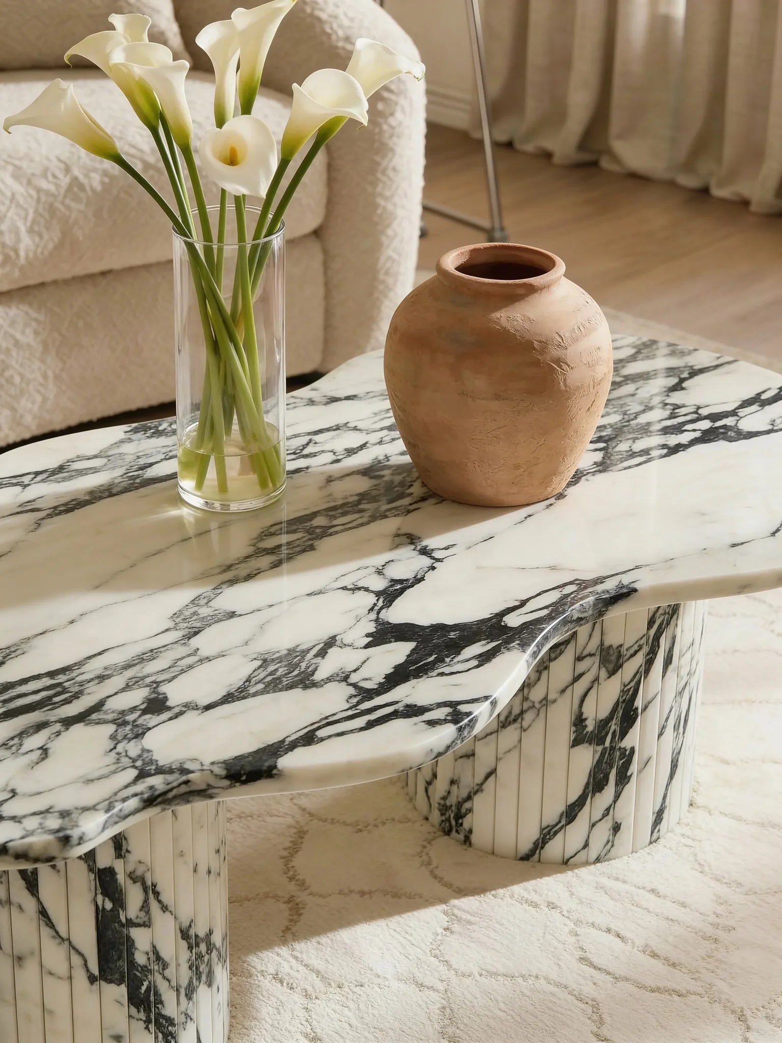 Atlanta Arabescato coffee table, close-up of the grey veining