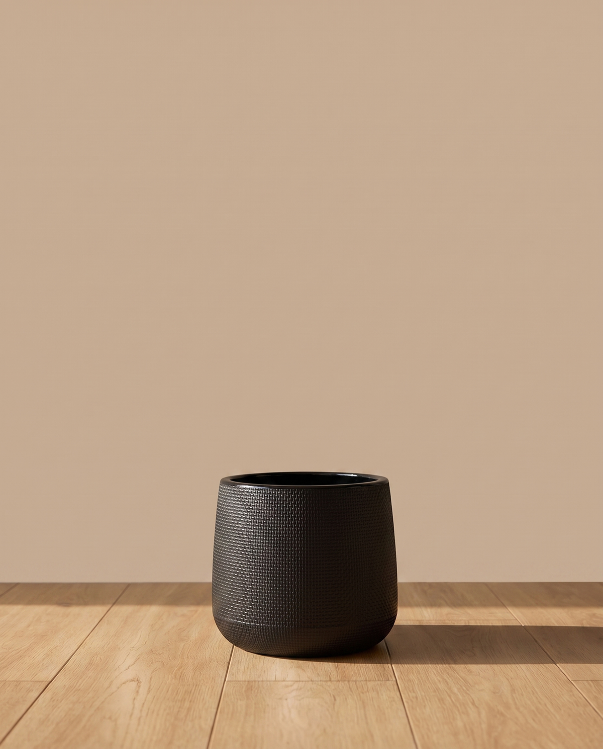 Black Round Textured Plastic Flower Pot - 23 cm