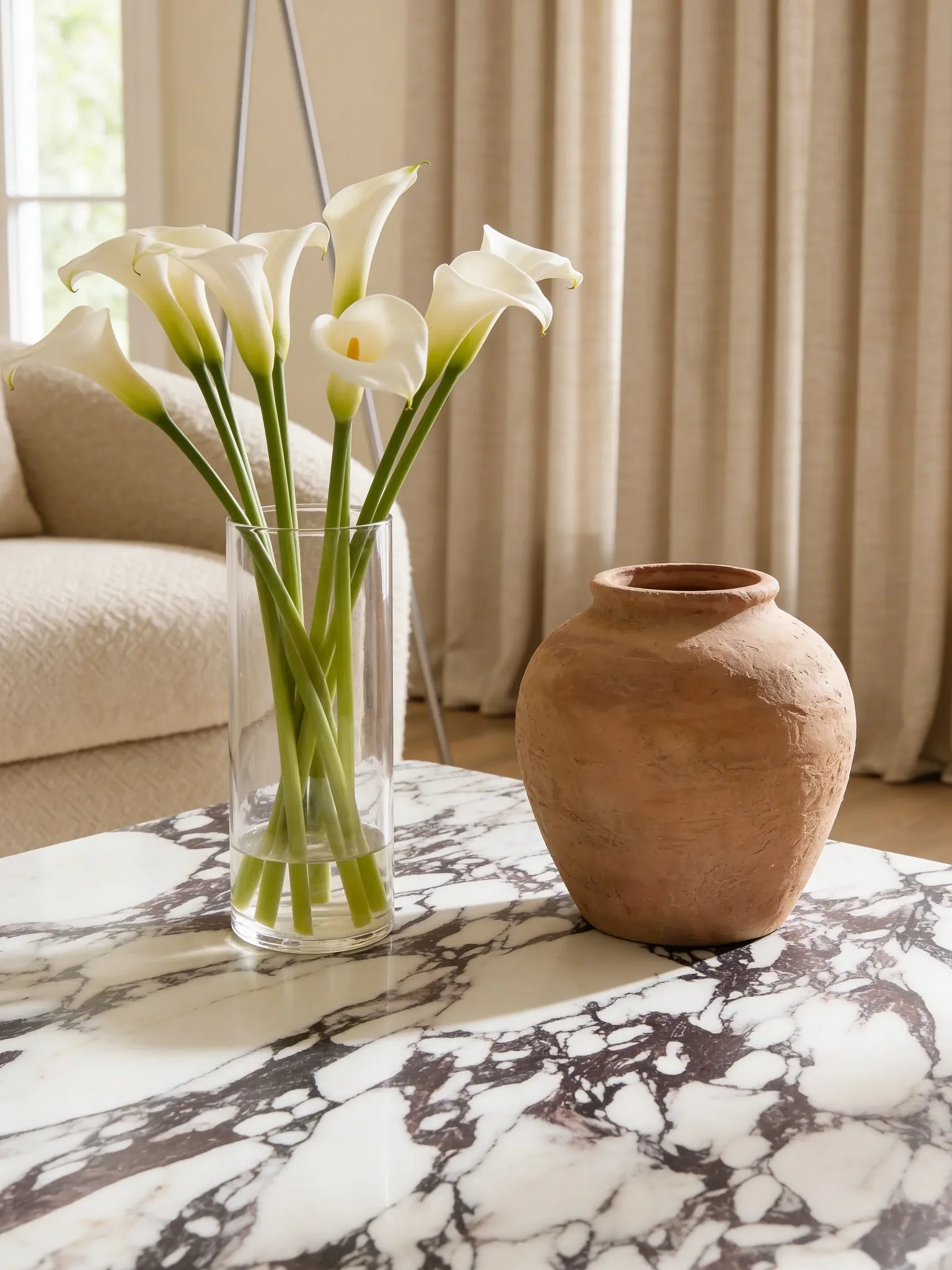 Calacatta Viola coffee table, close-up of the purple veining