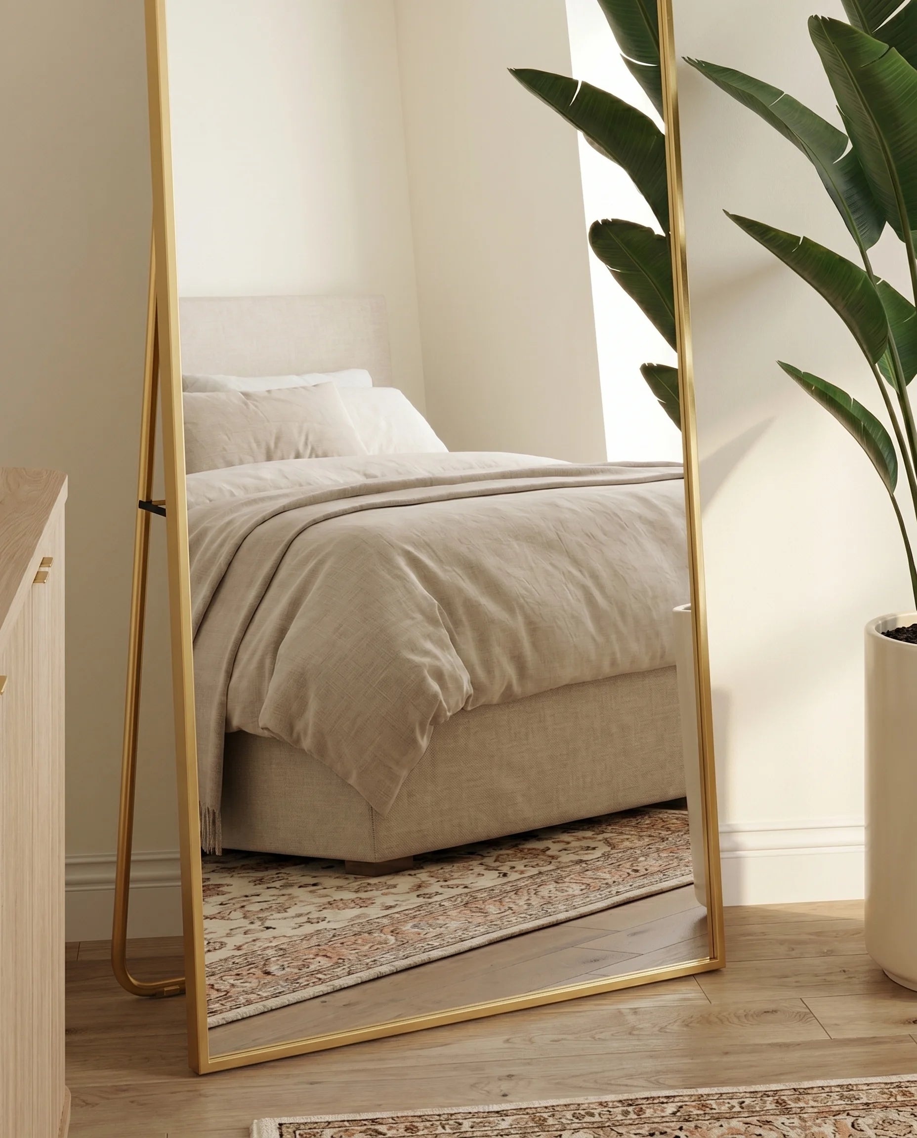 Juliette gold arch standing mirror, close-up of the frame