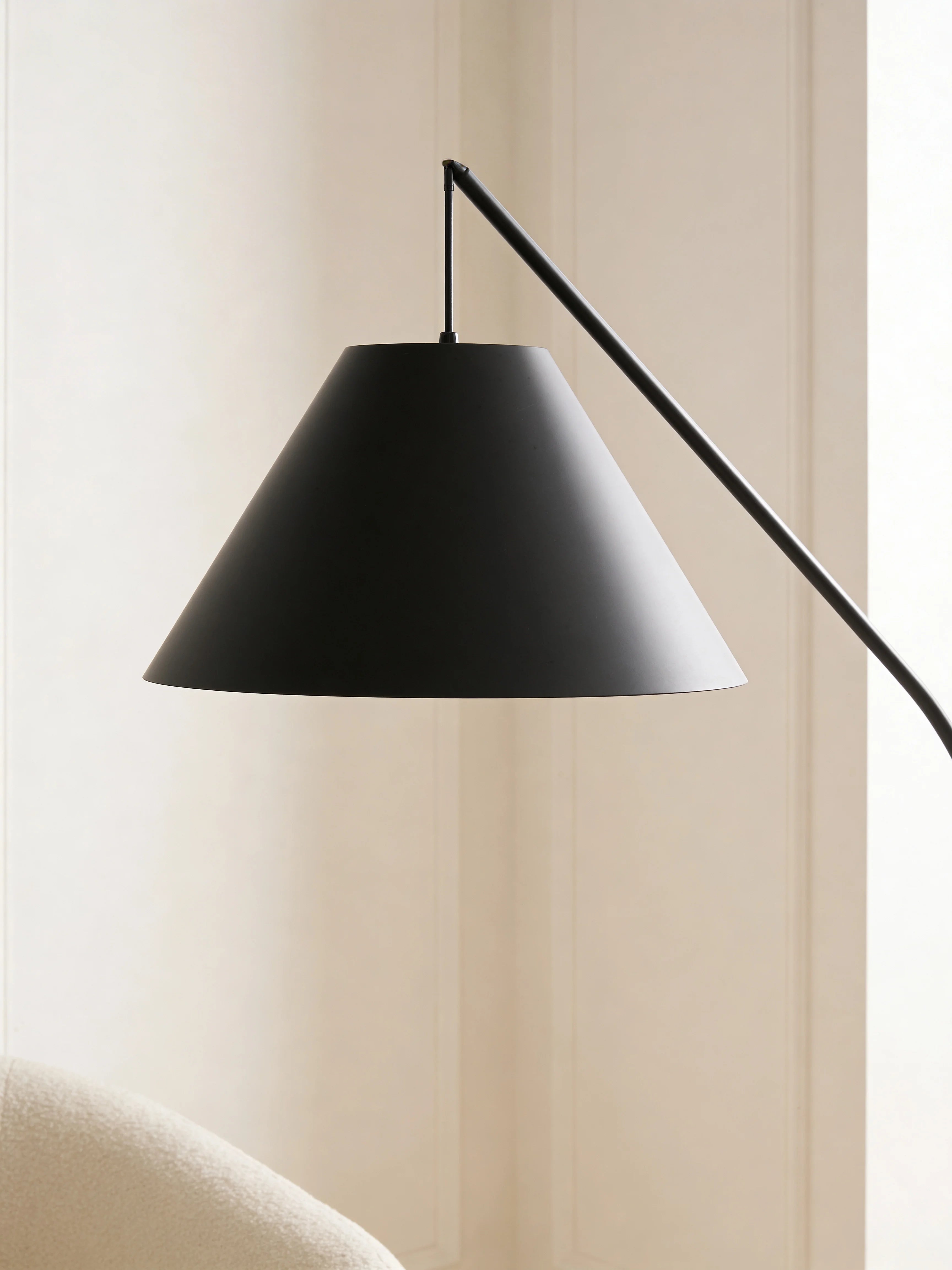 Black arc floor lamp in a Dubai living room