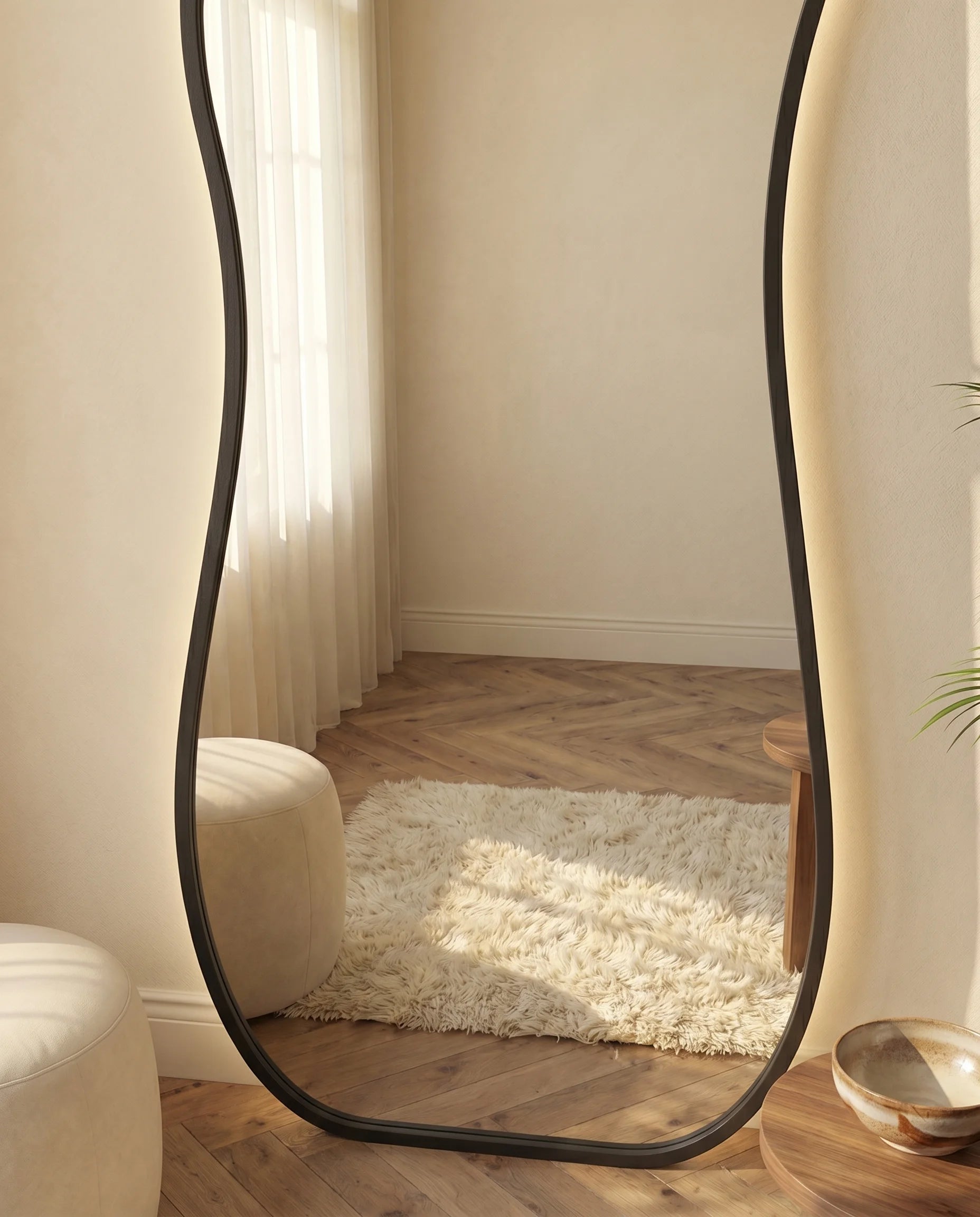 Nisa black LED irregular mirror, close-up of the glow