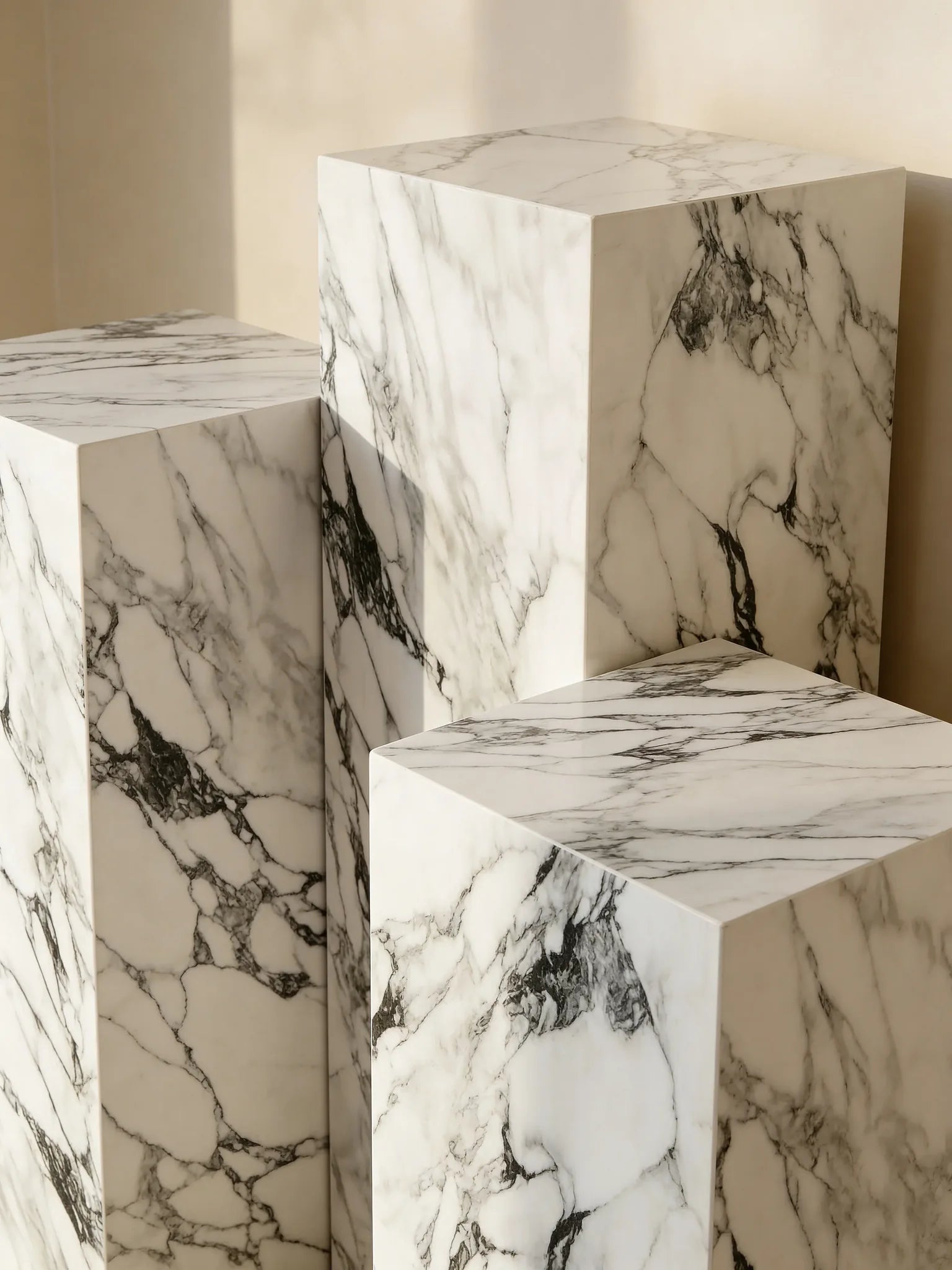 Arabescato marble plinth, close-up of the grey veining