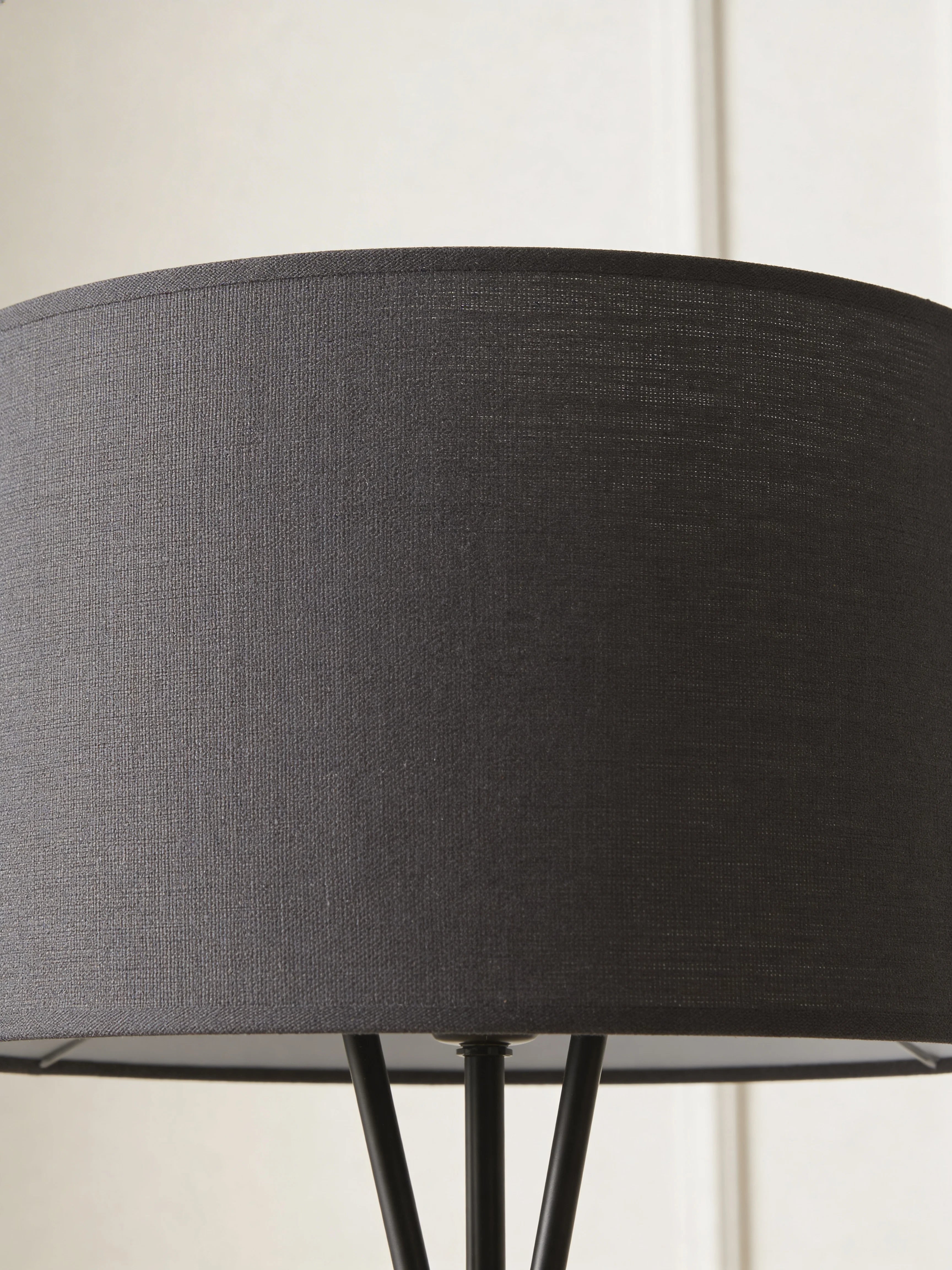 Siyah Modern Tripod Floor Lamp
