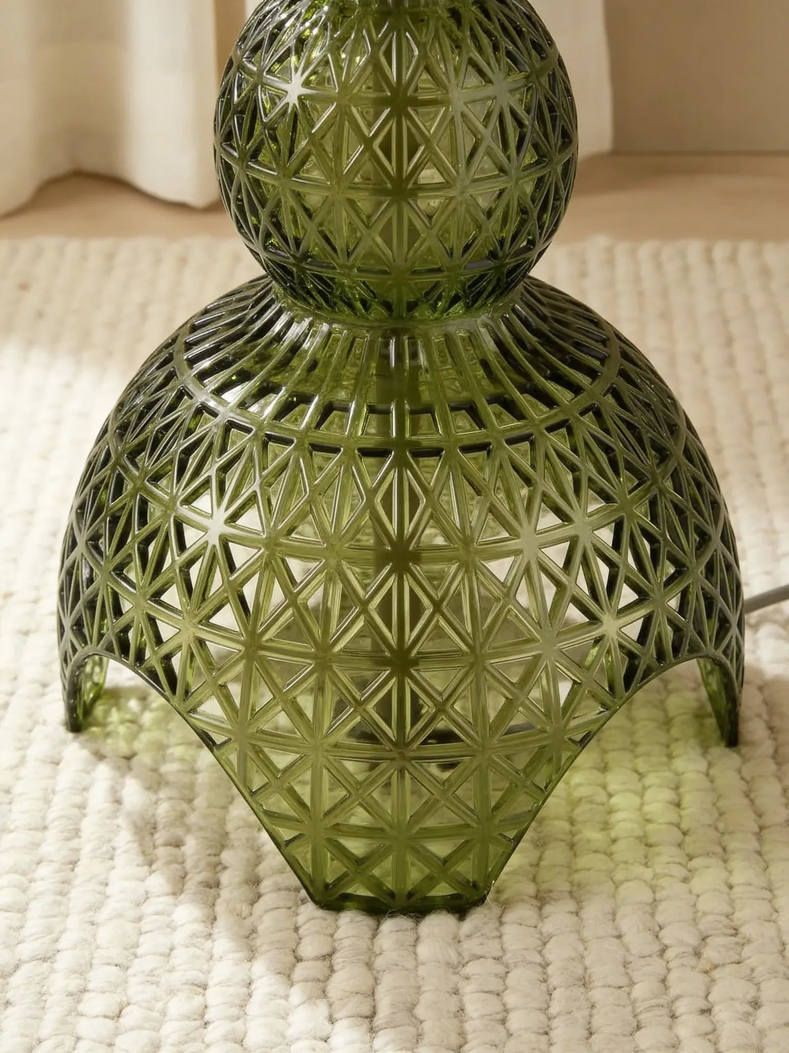 Zumra emerald green glass floor lamp, close-up detail