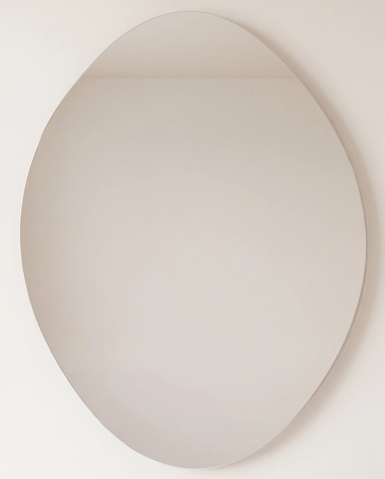 Neve frameless irregular mirror, close-up of the edge
