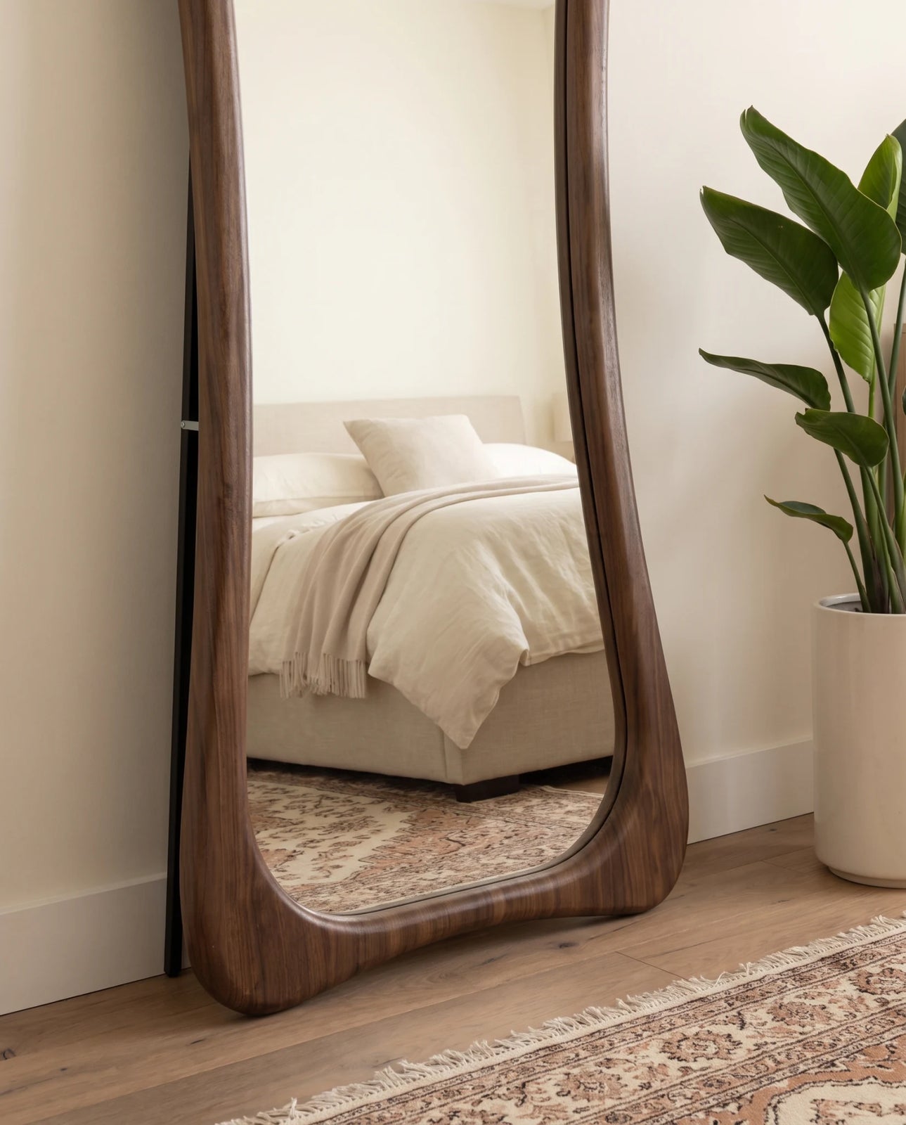 Sahara wood irregular floor mirror, close-up of the wood frame